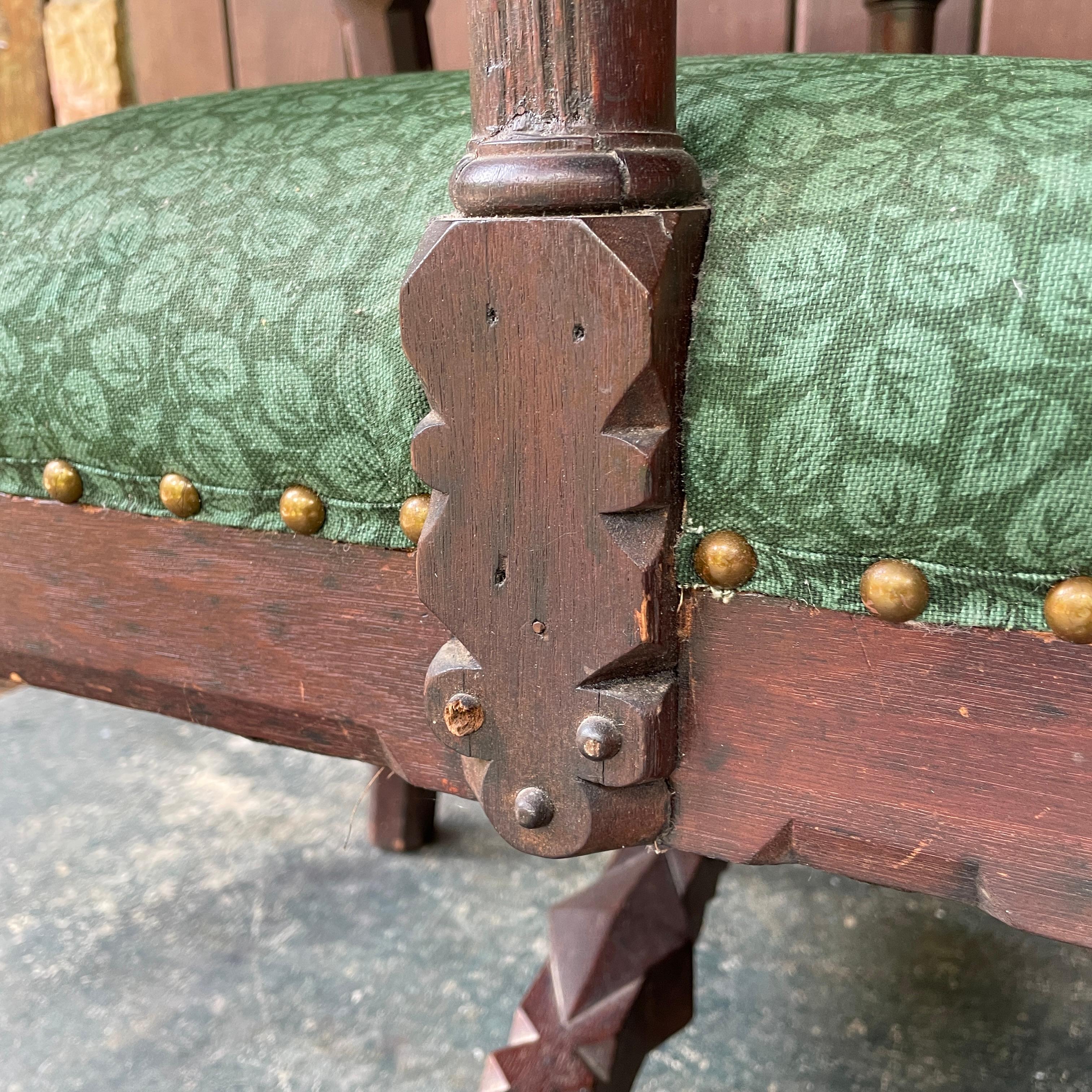 Set di sedie da pranzo Eastlake gotiche del 1900 Poltrone in noce intagliato Rinascimento, 6 in vendita 8