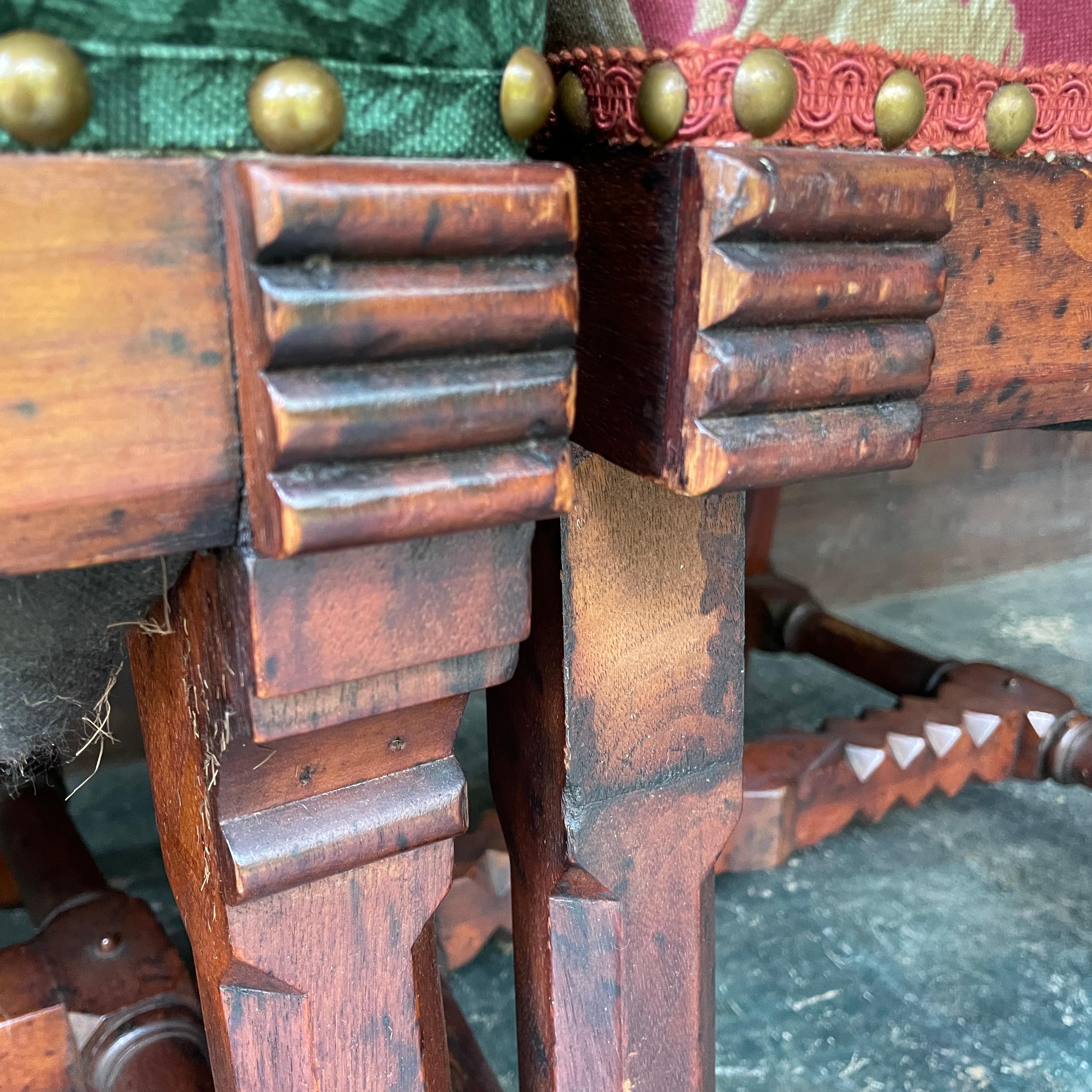 Set di sedie da pranzo Eastlake gotiche del 1900 Poltrone in noce intagliato Rinascimento, 6 in vendita 11