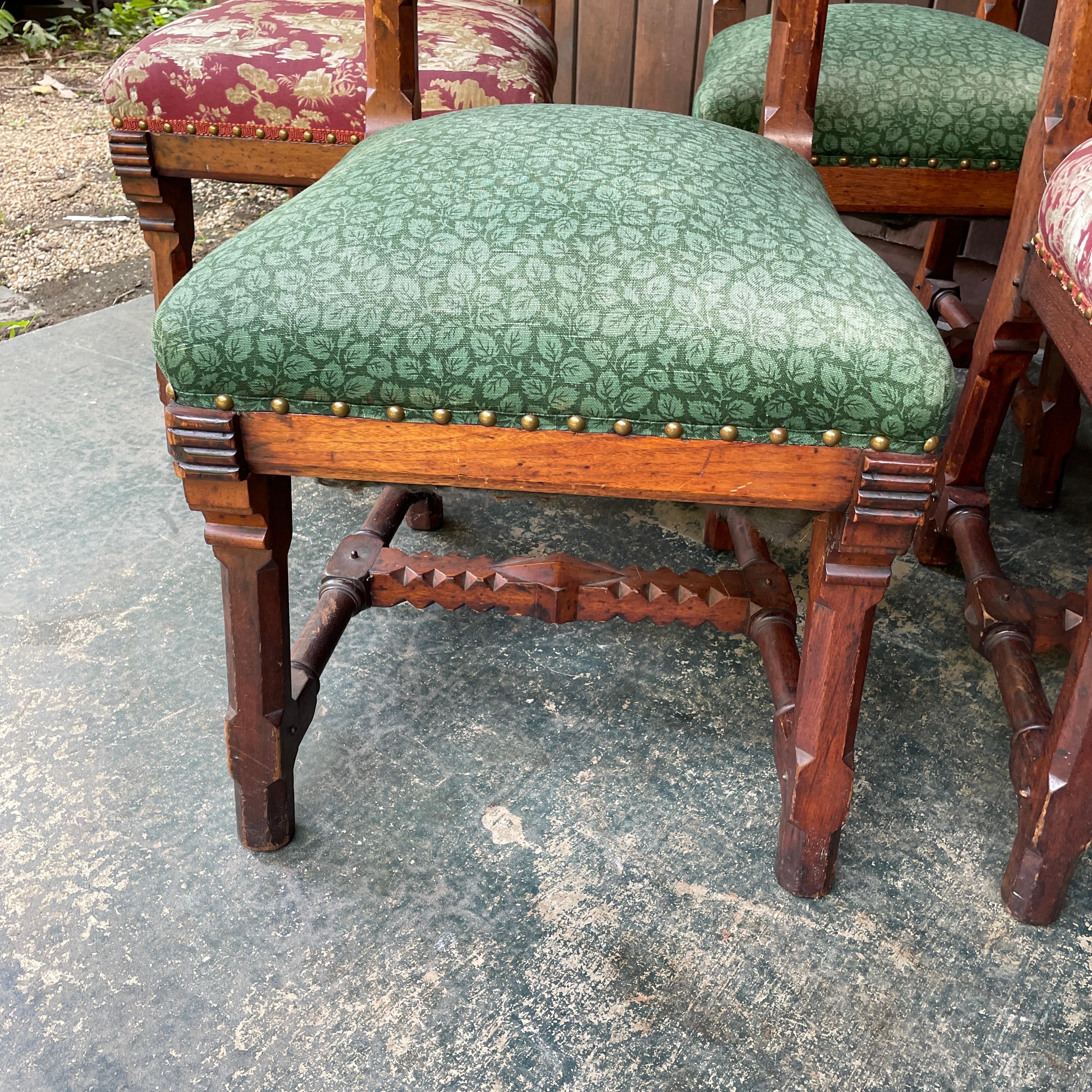 Set di sedie da pranzo Eastlake gotiche del 1900 Poltrone in noce intagliato Rinascimento, 6 in vendita 13