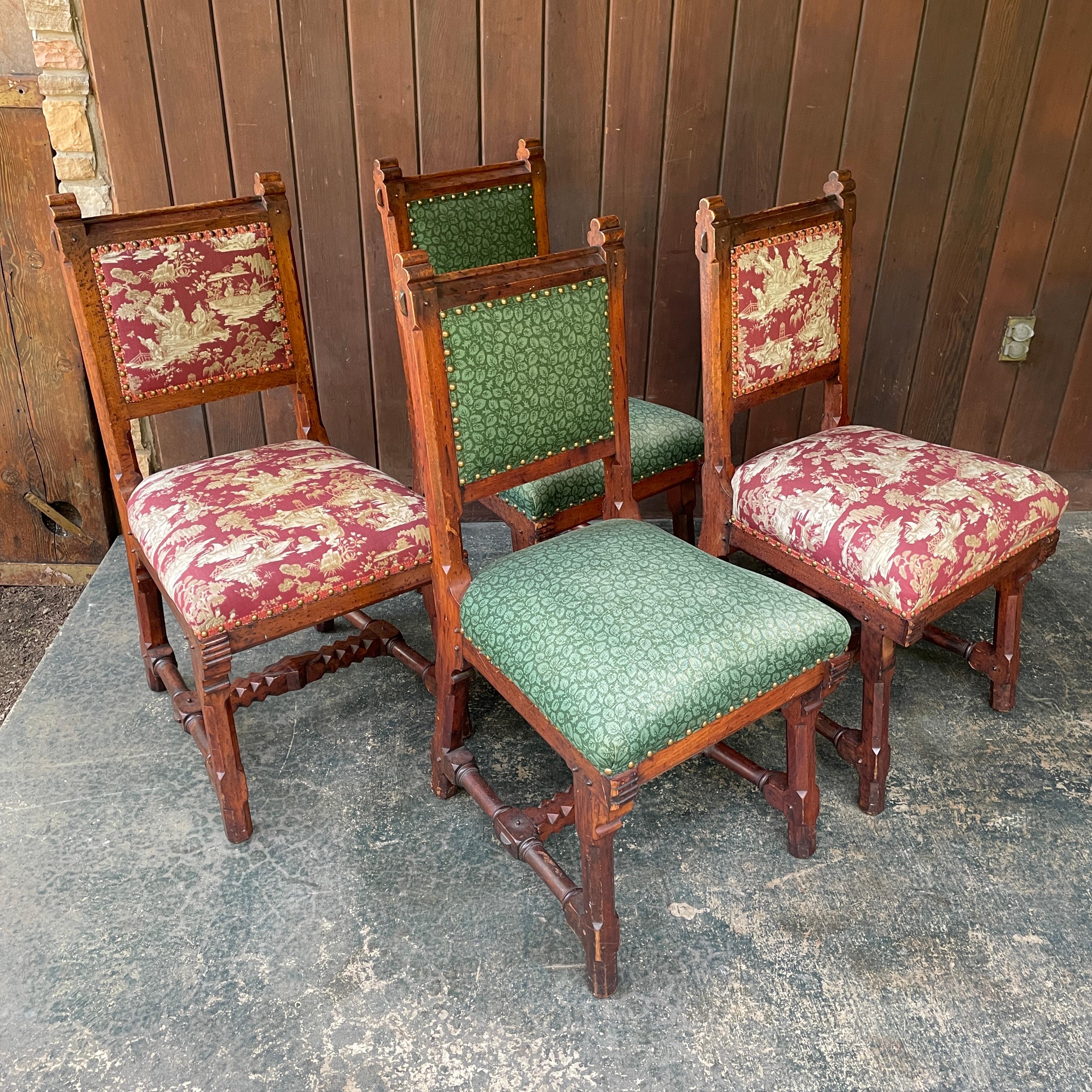 Set di sedie da pranzo Eastlake gotiche del 1900 Poltrone in noce intagliato Rinascimento, 6 in vendita 1