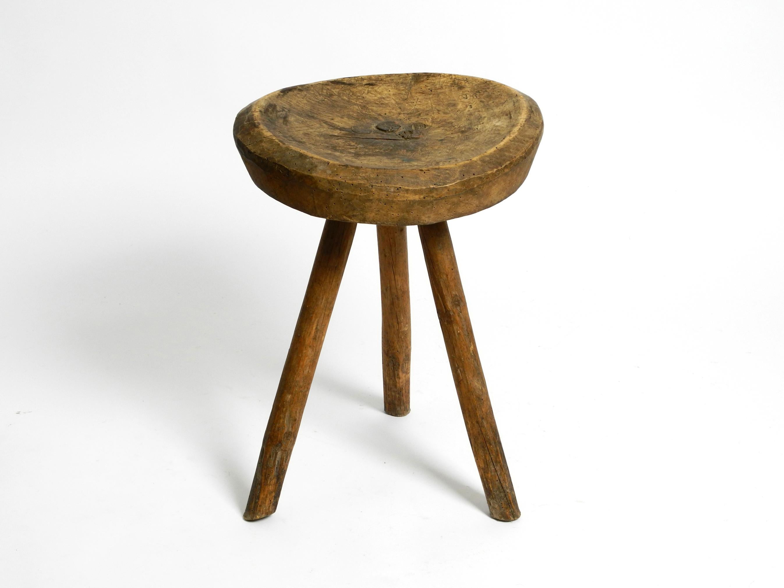 Beautiful original hand-carved three-legged stool made of solid wood.
Made in Germany around 1900. Beautiful patina.
I acquired the stool from the descendants of the previous owners.
Very robust and heavily built, can also be used as a small side