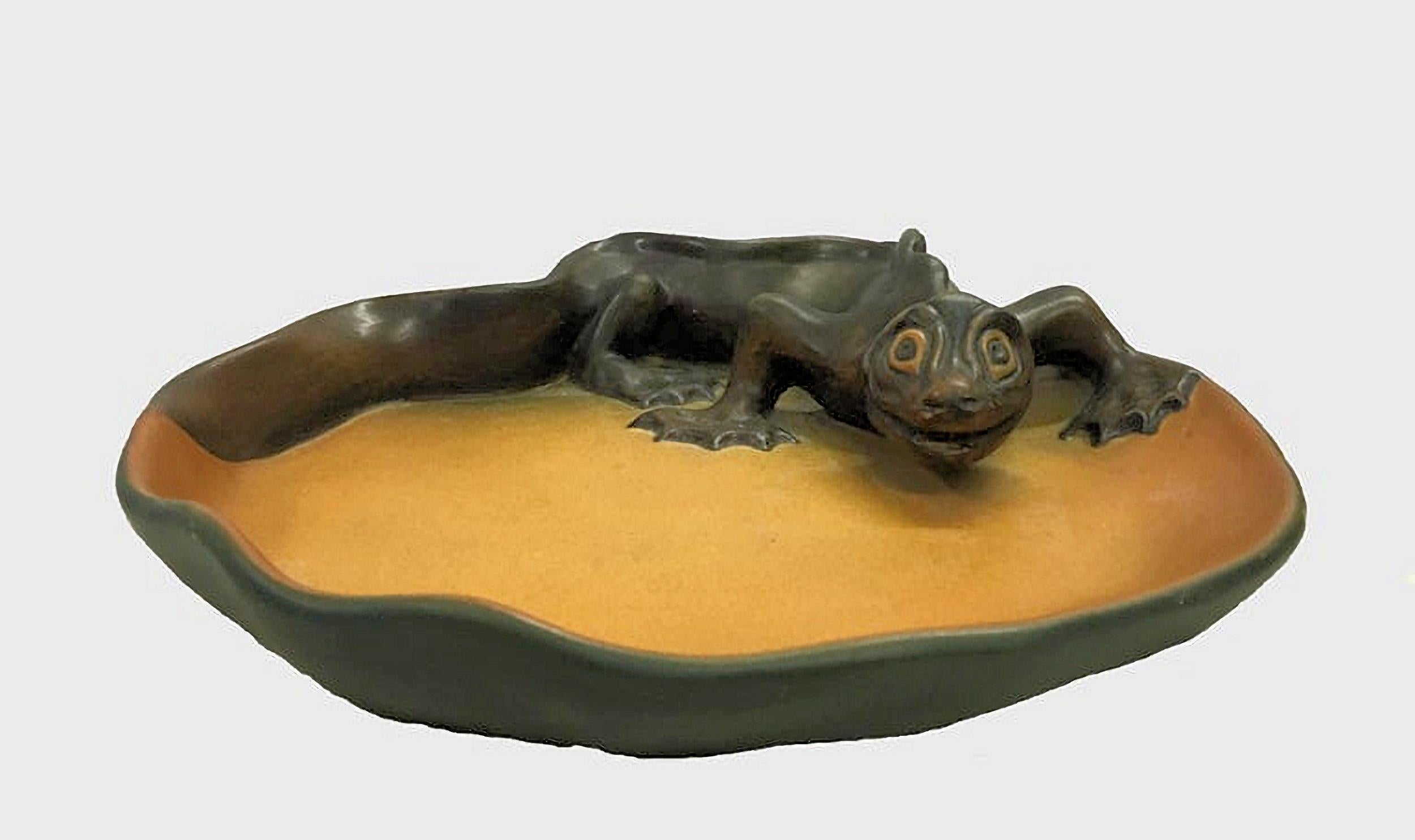 Fatto a mano Vassoio / Ciotola per cenere a forma di lucertola in stile Art Nouveau danese del 1900, realizzato a mano da P. Ibsens Enke in vendita