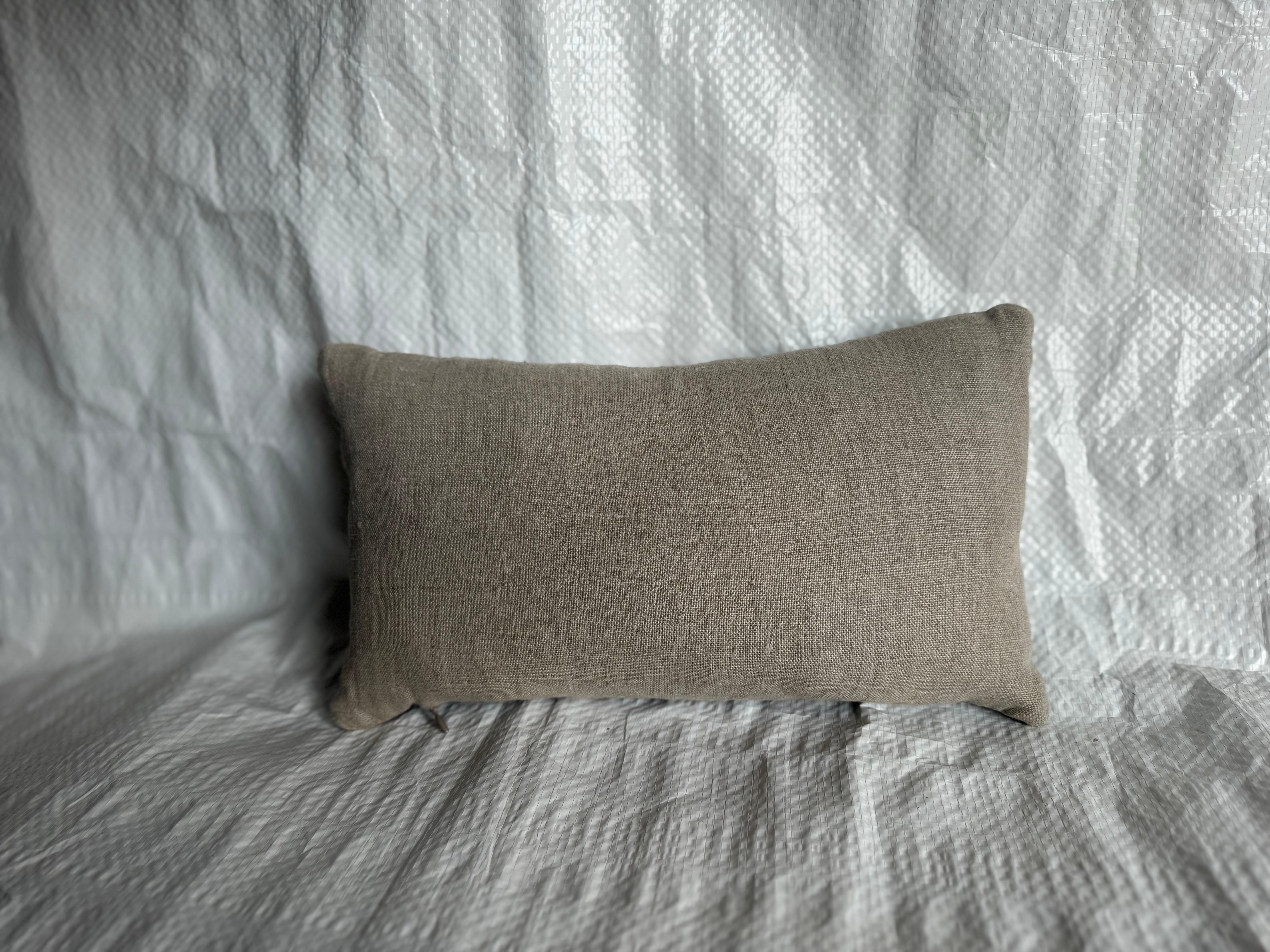 XX secolo 1900s Hand-Embroidered Suzani Pillow in vendita