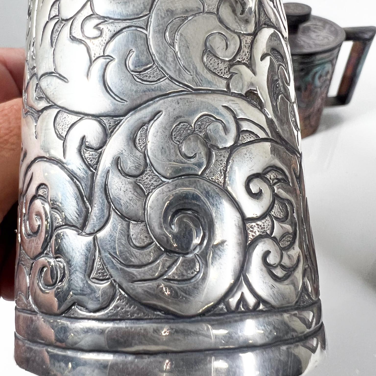 1900s Handwrought Embossed Sterling Silver Pitcher Creamer Sugar Set For Sale 9