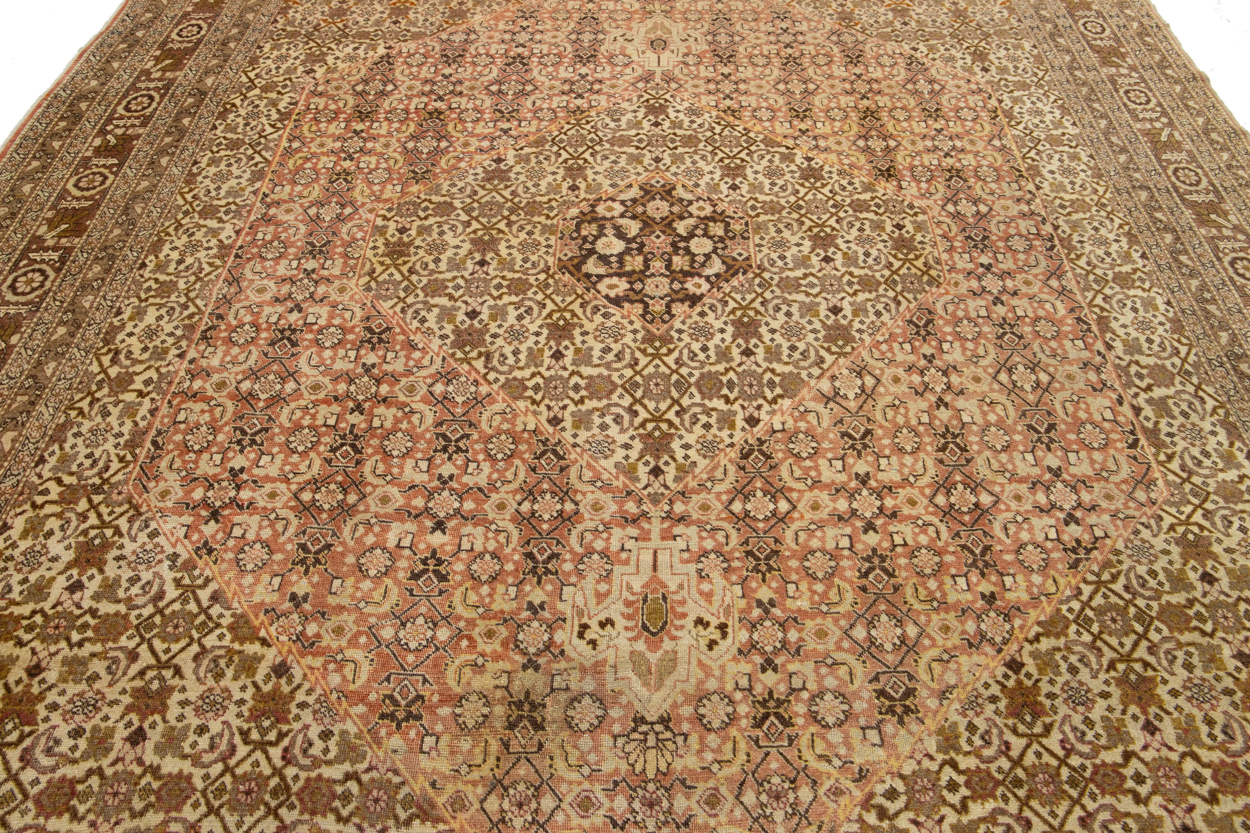 1900s Handmade Persian Tabriz Wolle Teppich In Beige mit Allover-Design im Angebot 2