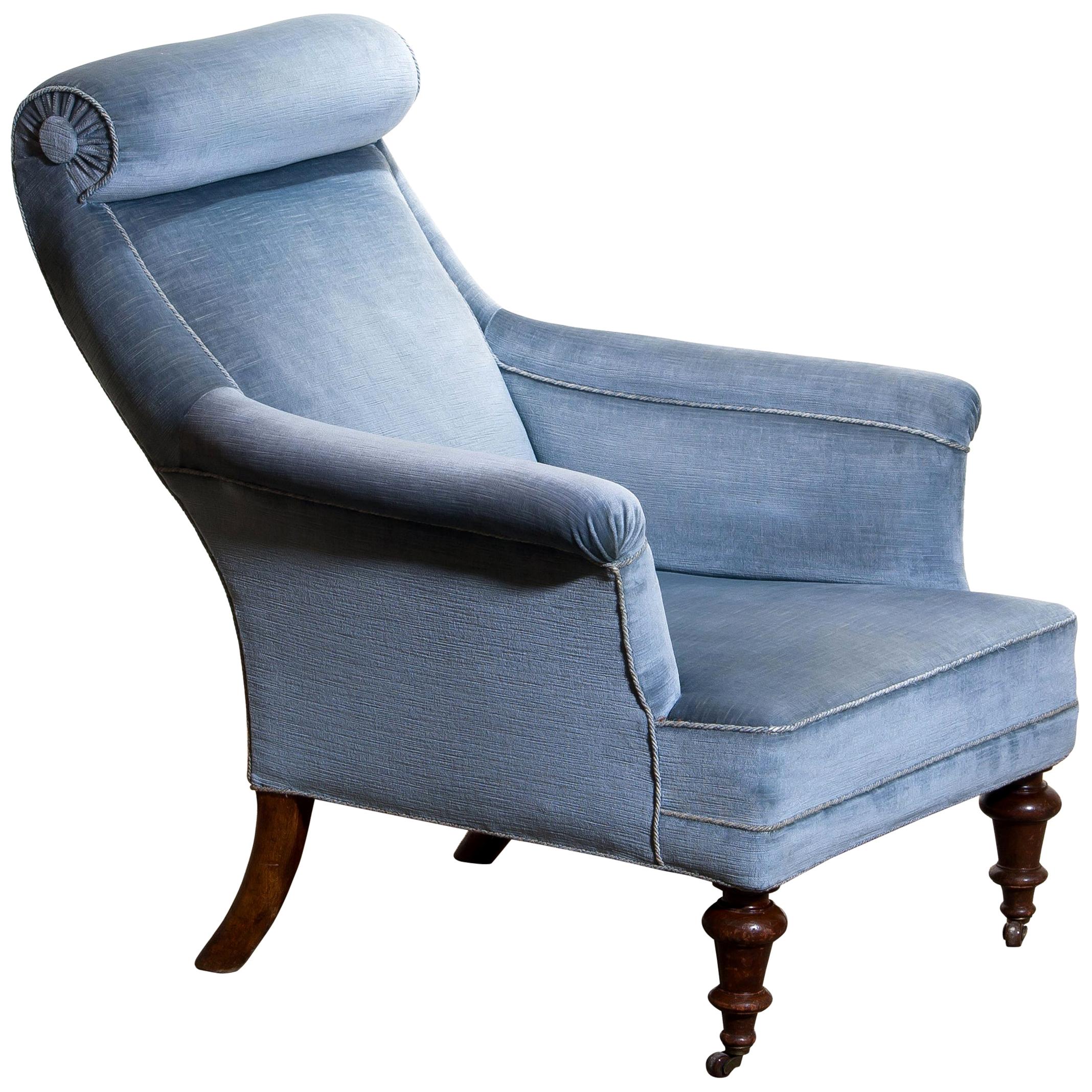 Rare and extremely comfortable / beautiful bergère or lounge chair in Dorothy Draper style from the turn to the 20th century.
Upholstered in ice blue velvet and in good condition.

Period: 1900.