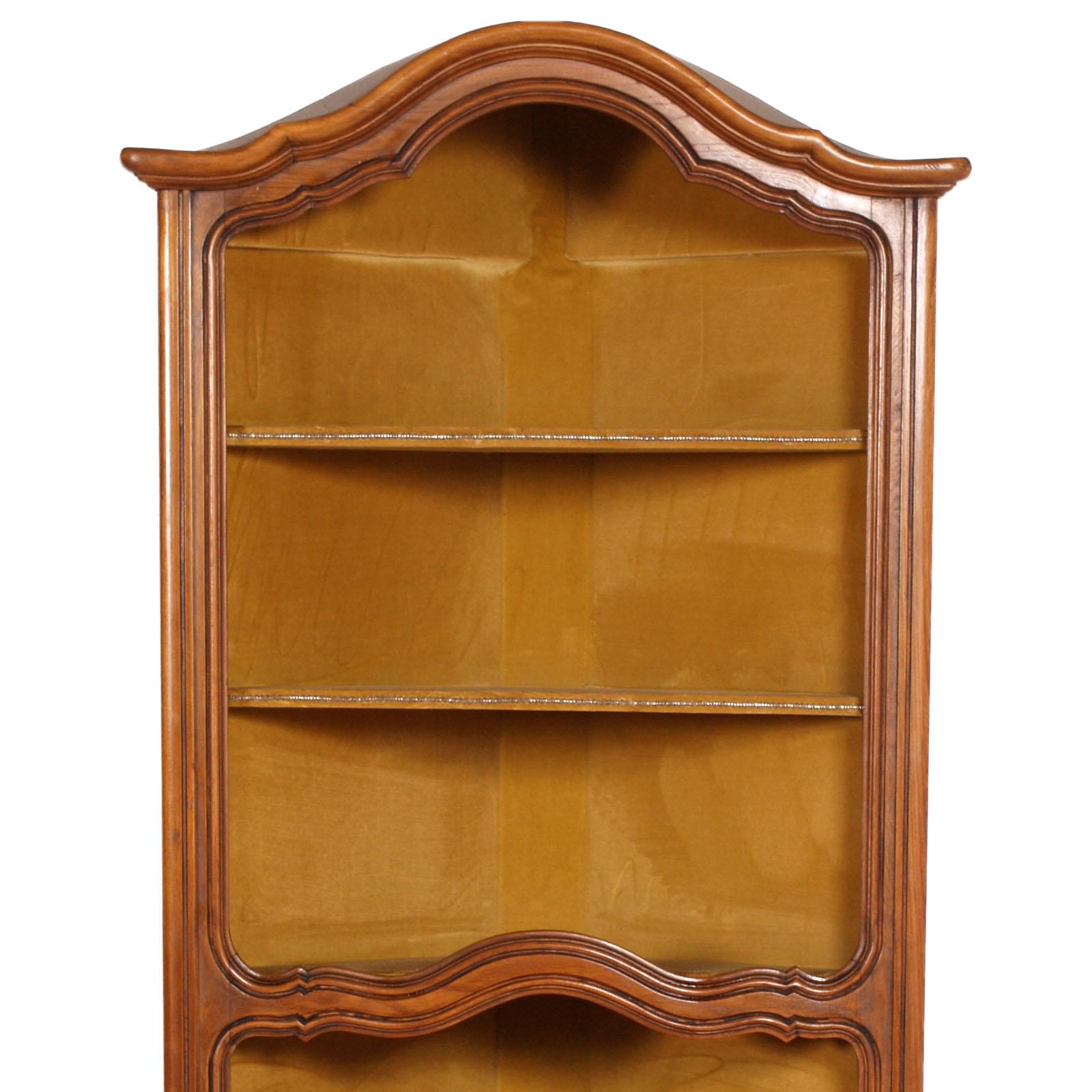 Early  20th century, Italy Venetian Baroque corner cupboard, bookcase, restored, wax polished. Period Belle Époque. Original ocher velvet upholstery of the era in good condition still usable

Measure cm: H 191, W 72, D 50 x 50.

 
