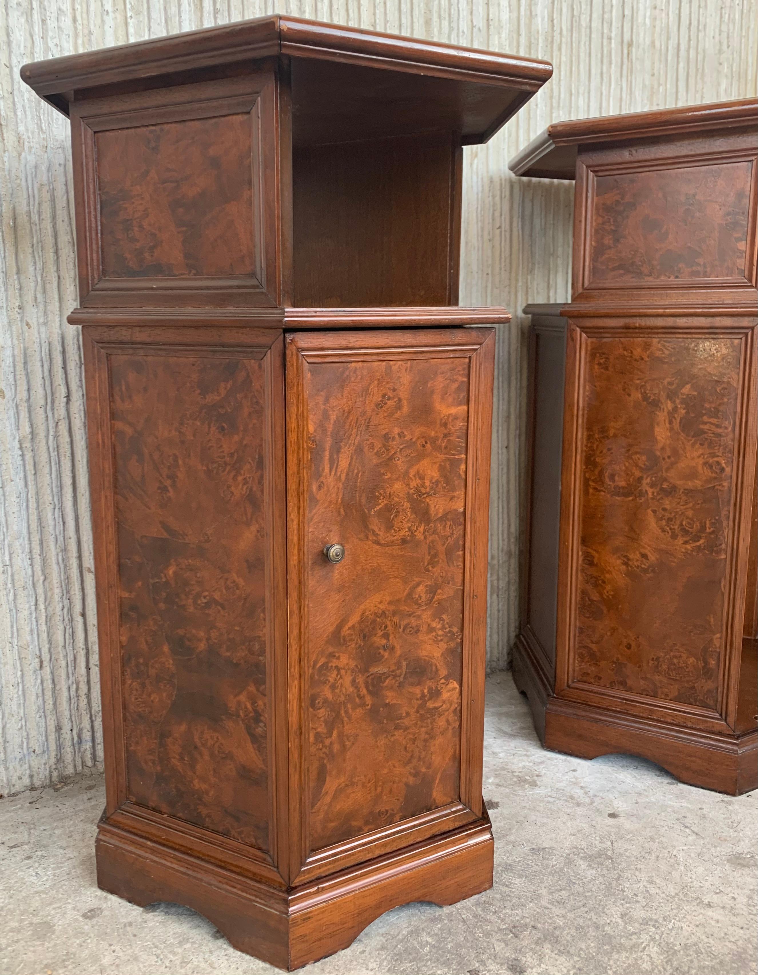 1900s Italian Hexagonal Pedestal Pilar Maple Cupboards End Tables, a Pair For Sale 6