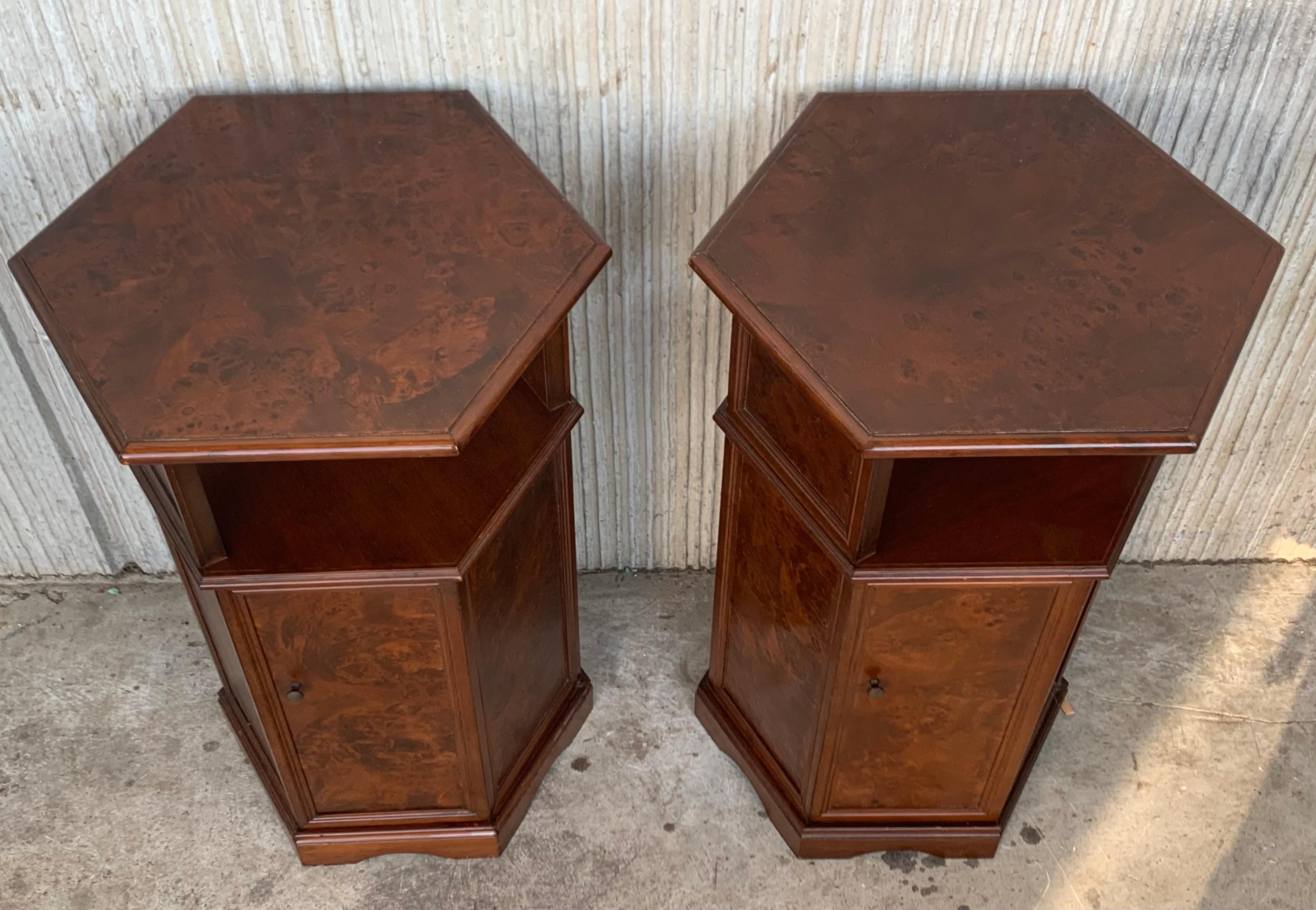1900s Italian Hexagonal Pedestal Pilar Maple Cupboards End Tables, a Pair For Sale 1