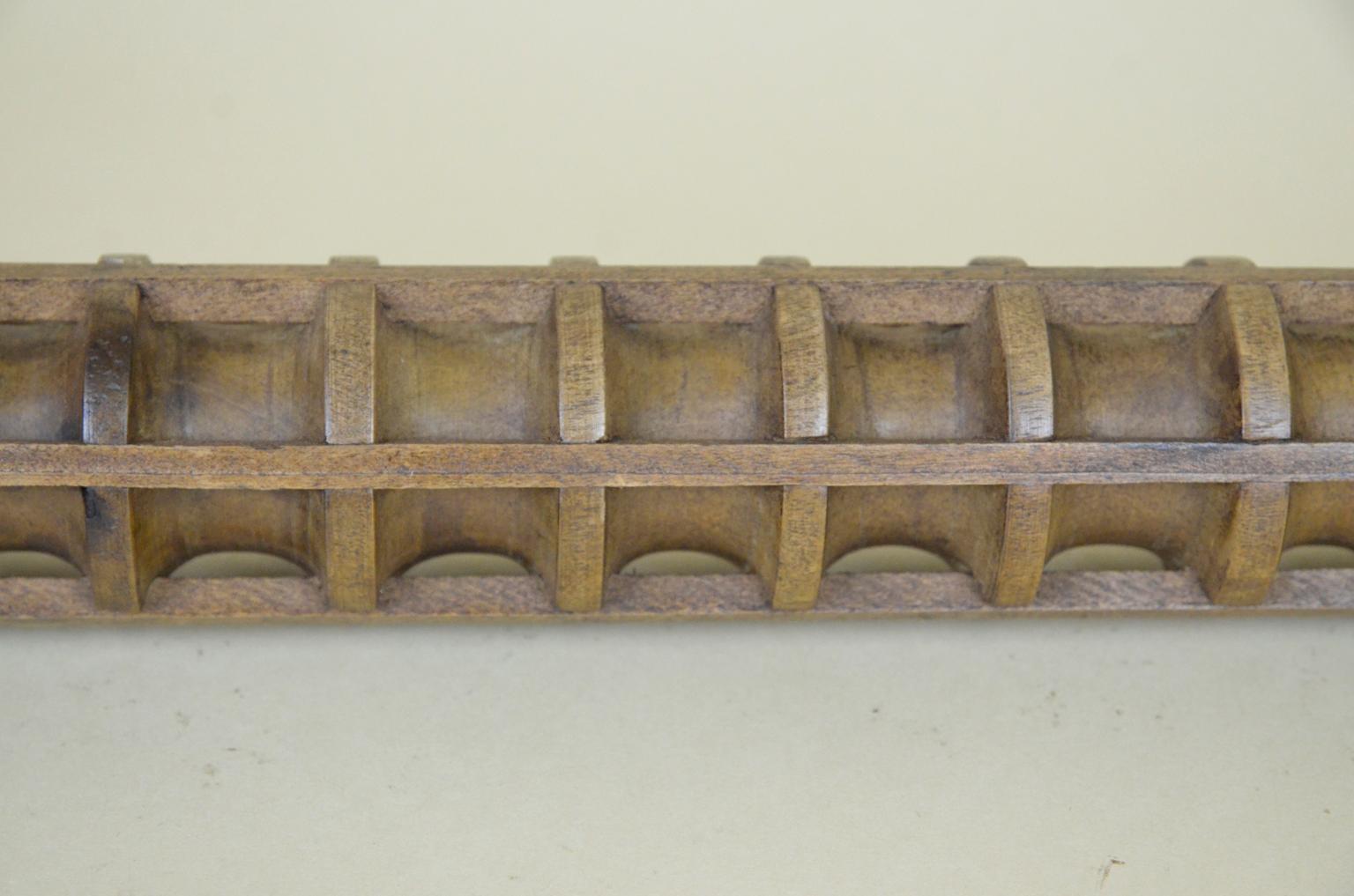 1900s Italian Vintage Wooden Ravioli Rolling Pin In Good Condition For Sale In Milan, IT