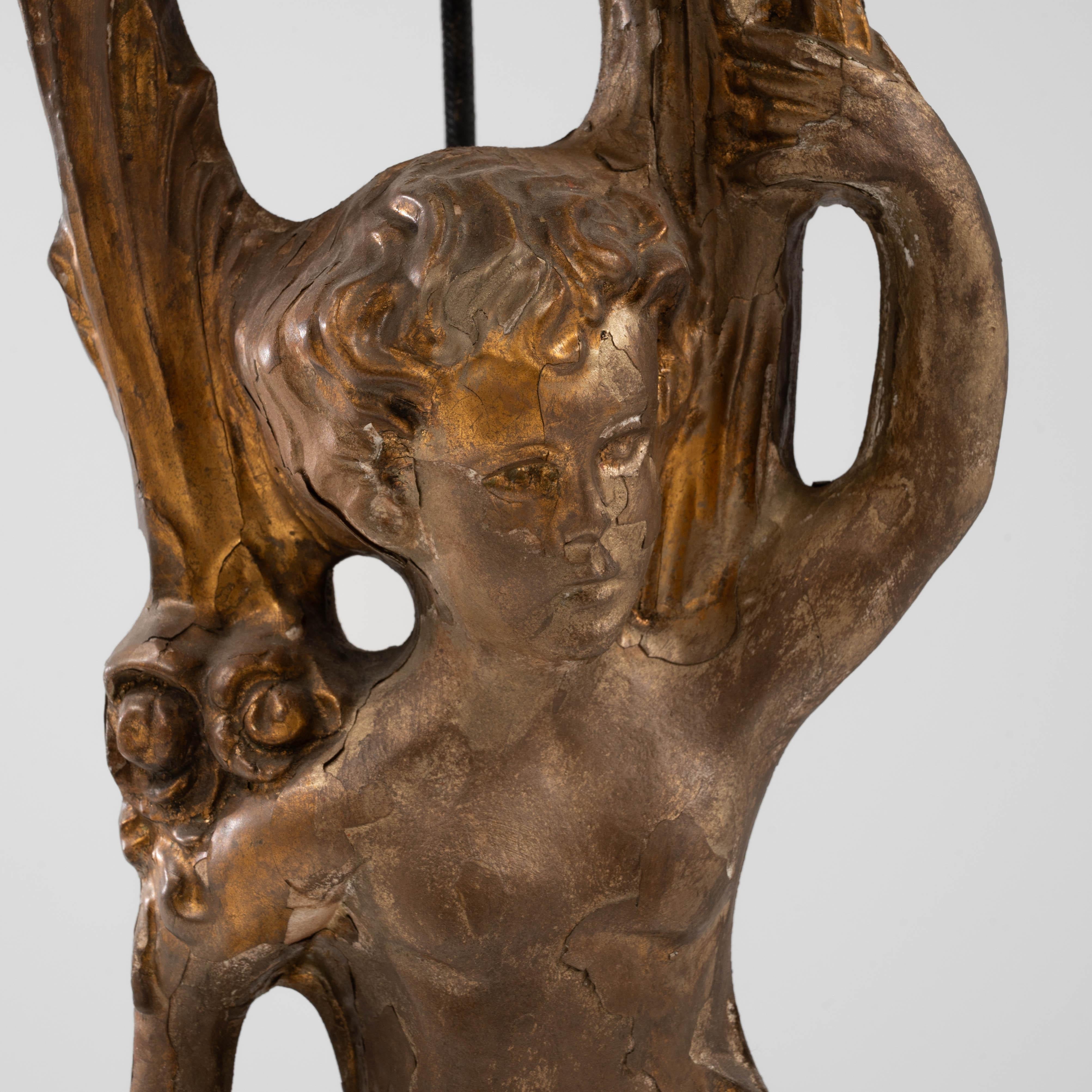 Lampe de table italienne des années 1900 en bois sculpté sur base métallique en vente 6