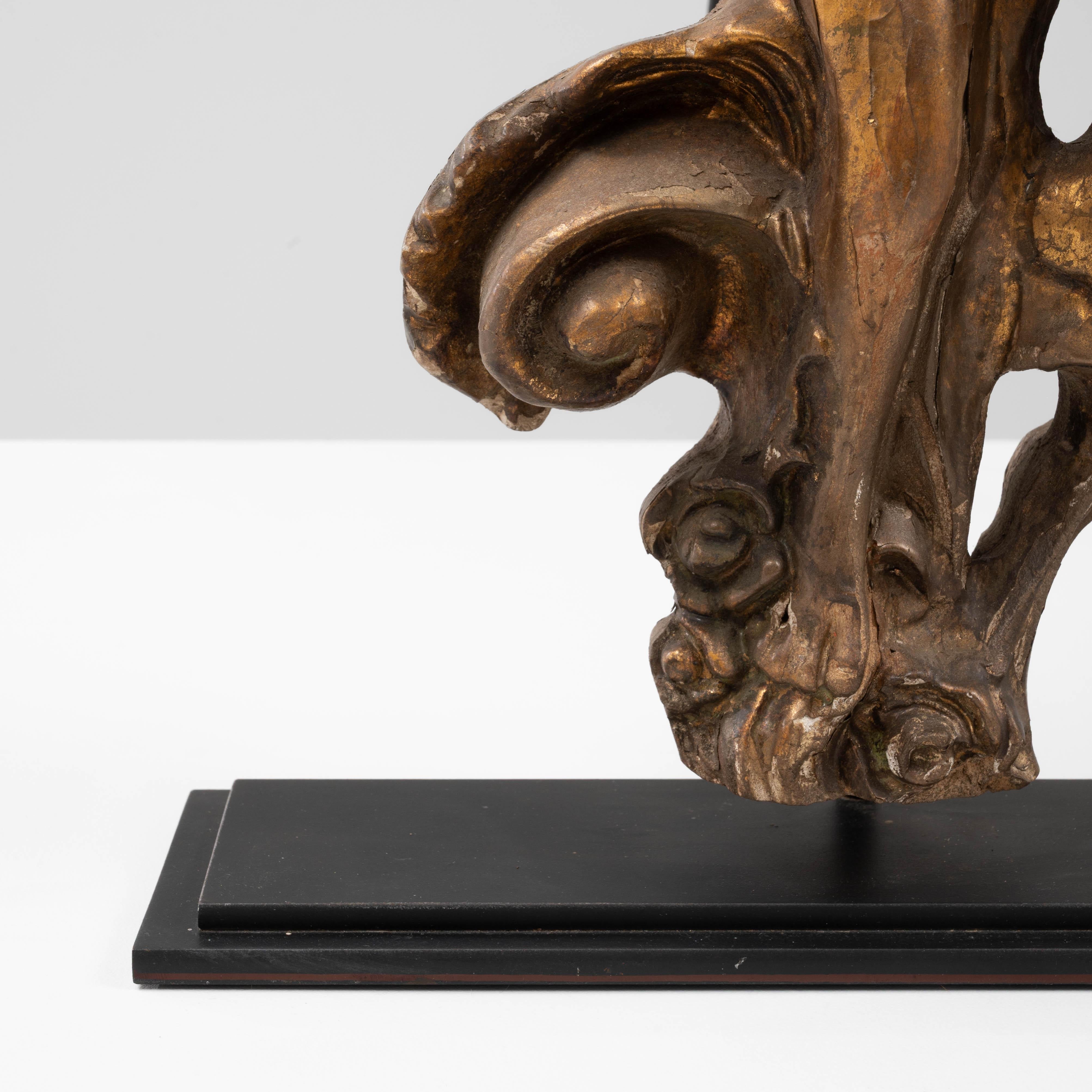 Lampe de table italienne des années 1900 en bois sculpté sur base métallique en vente 7