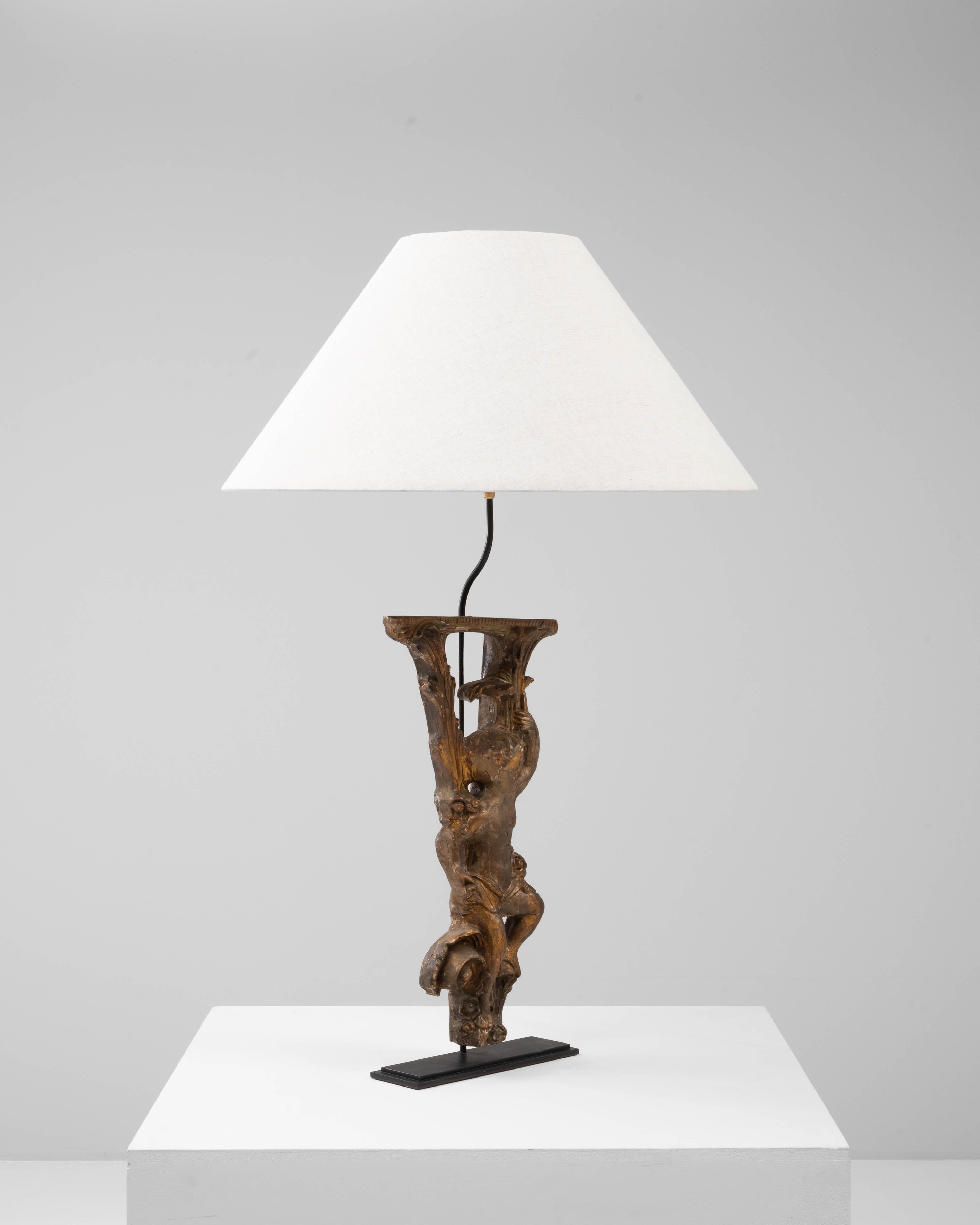 Métal Lampe de table italienne des années 1900 en bois sculpté sur base métallique en vente