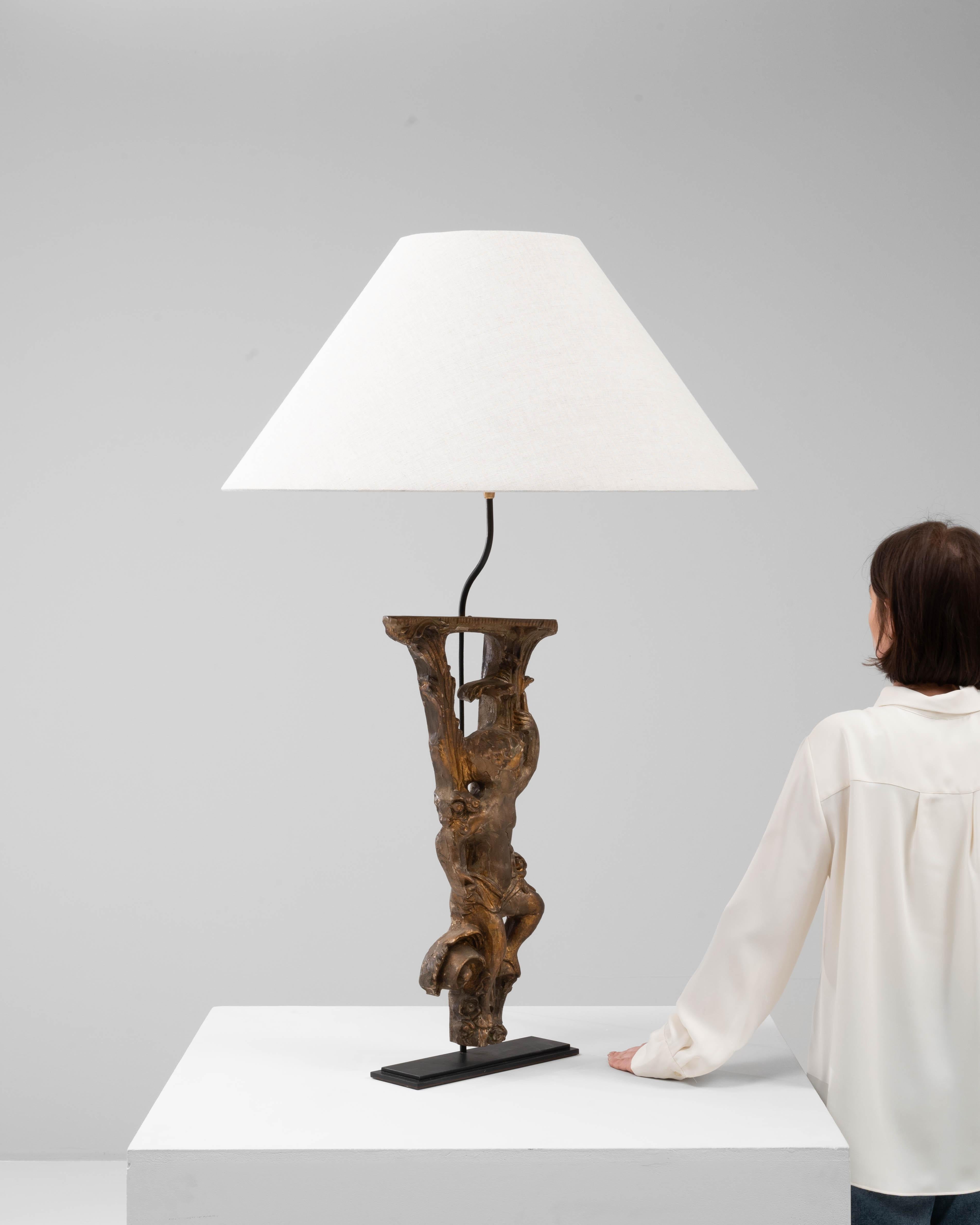 Lampe de table italienne des années 1900 en bois sculpté sur base métallique en vente 2