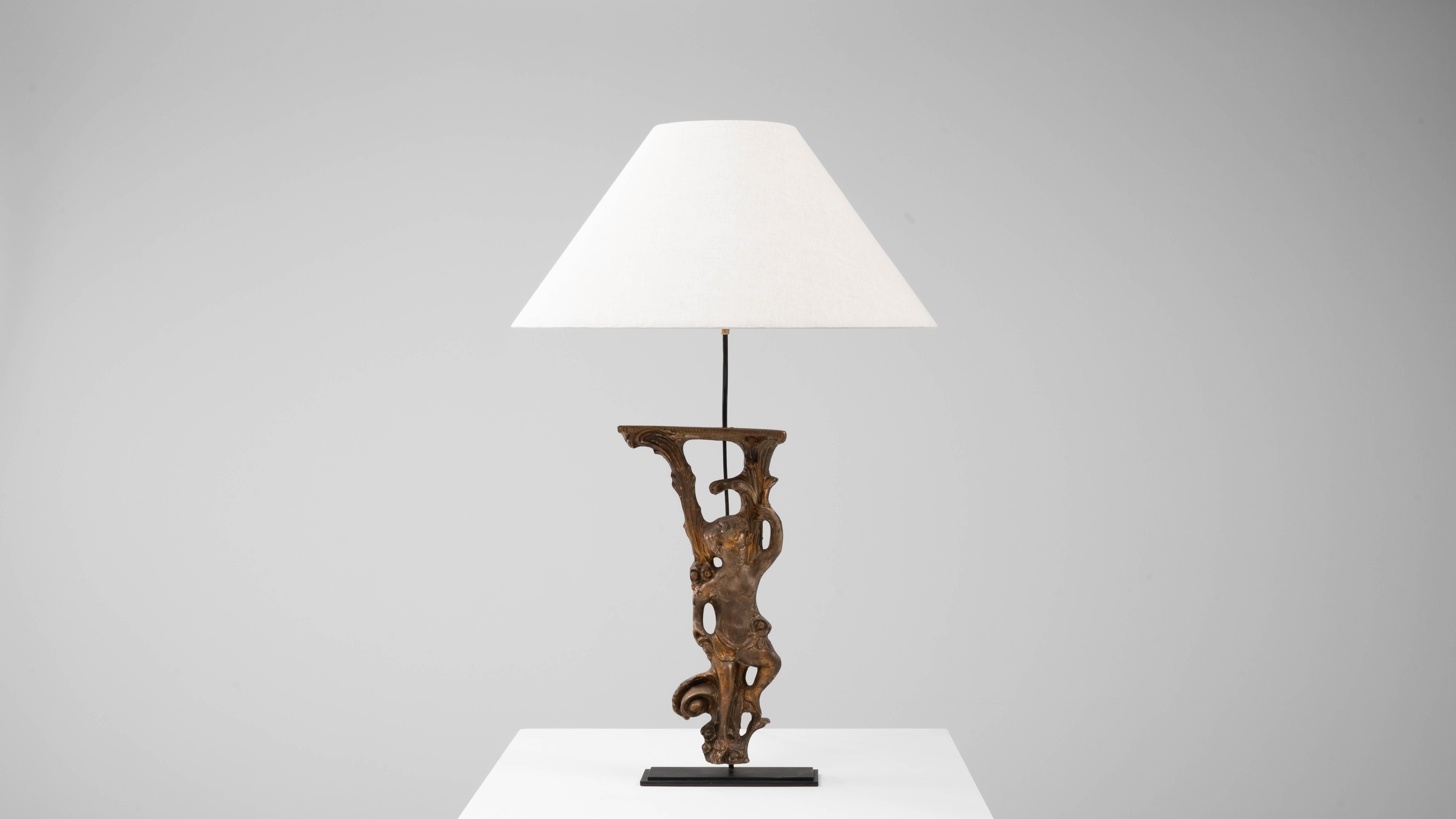 Lampe de table italienne des années 1900 en bois sculpté sur base métallique en vente 4