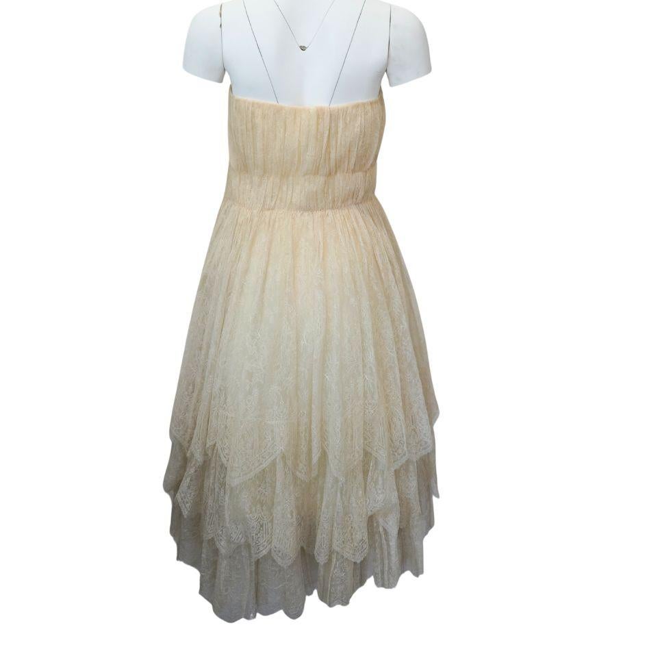 Lanvin Vestido Midi sin Mangas de Encaje Floral Crema Marfil

Detalles del producto:
Marfil, patrón de encaje floral crema
Con corsé y falda a capas (5)
Cierre con cremallera y pequeños botones a presión
*La etiqueta se cayó después de la tintorería