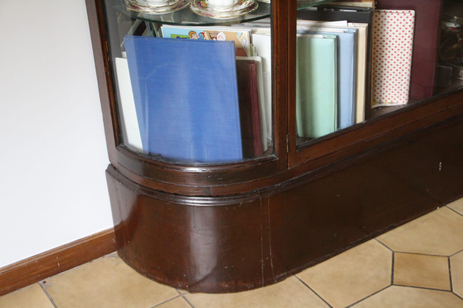 1900's Large Victorian Shop Display Cabinet with Bow Glass Sides For Sale 3