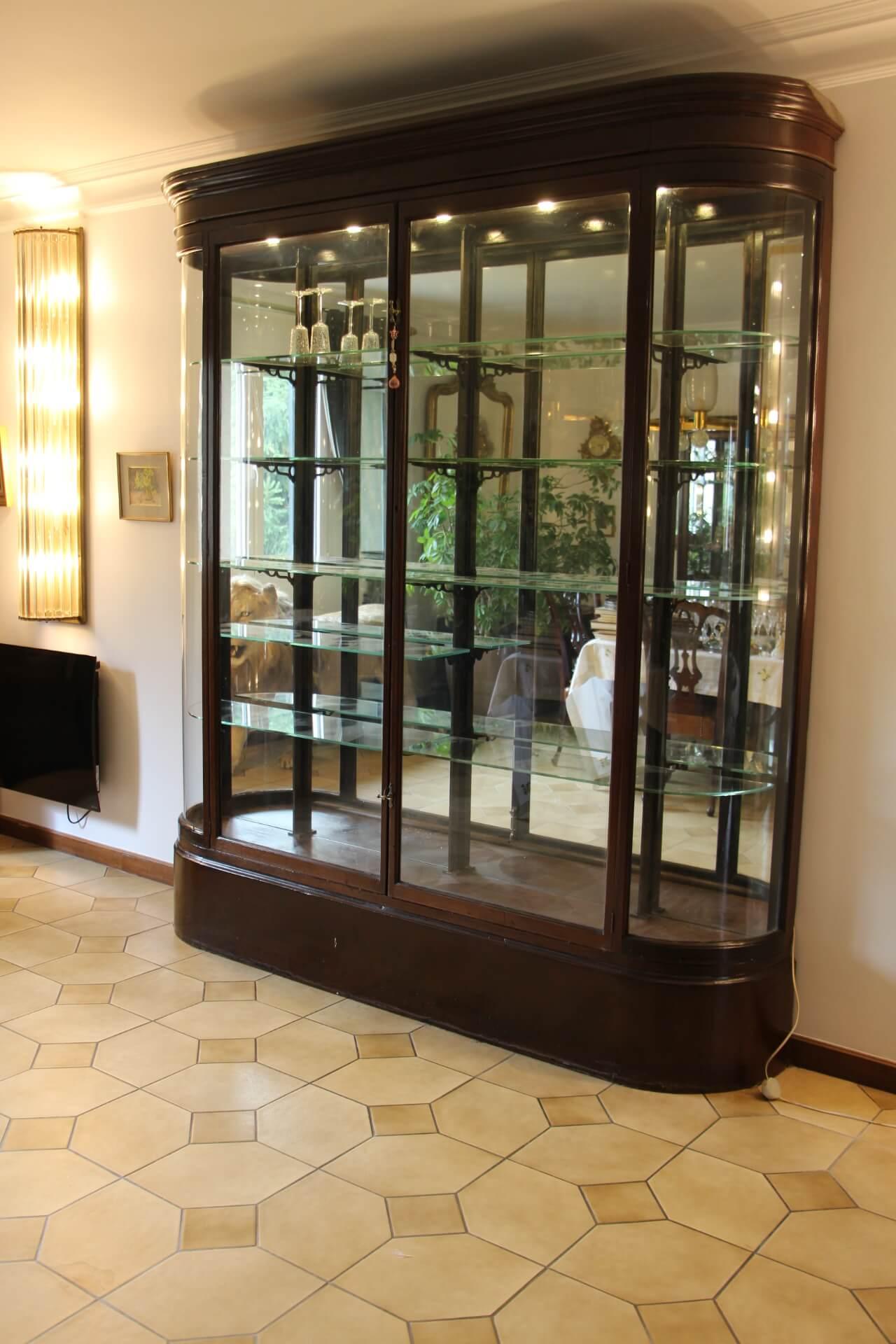 1900 Gran vitrina de tienda victoriana con laterales de cristal arqueado en venta 7