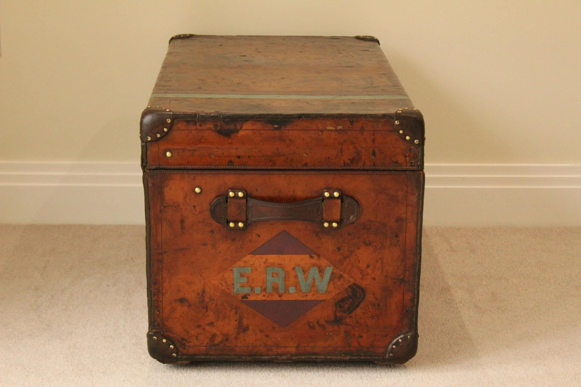 1900s Louis Vuitton Cowhide Leather Courier Trunk In Good Condition In London, GB
