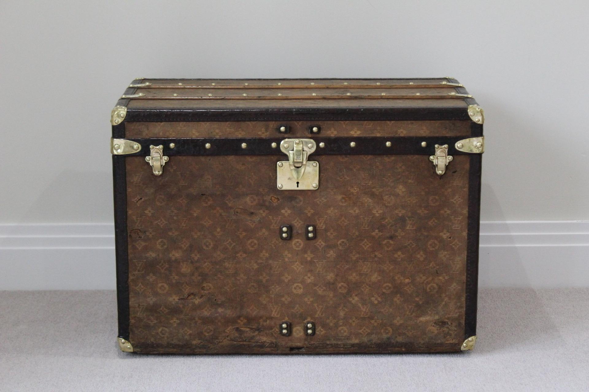 1900s Louis Vuitton Monogram Courier Trunk In Fair Condition In London, GB