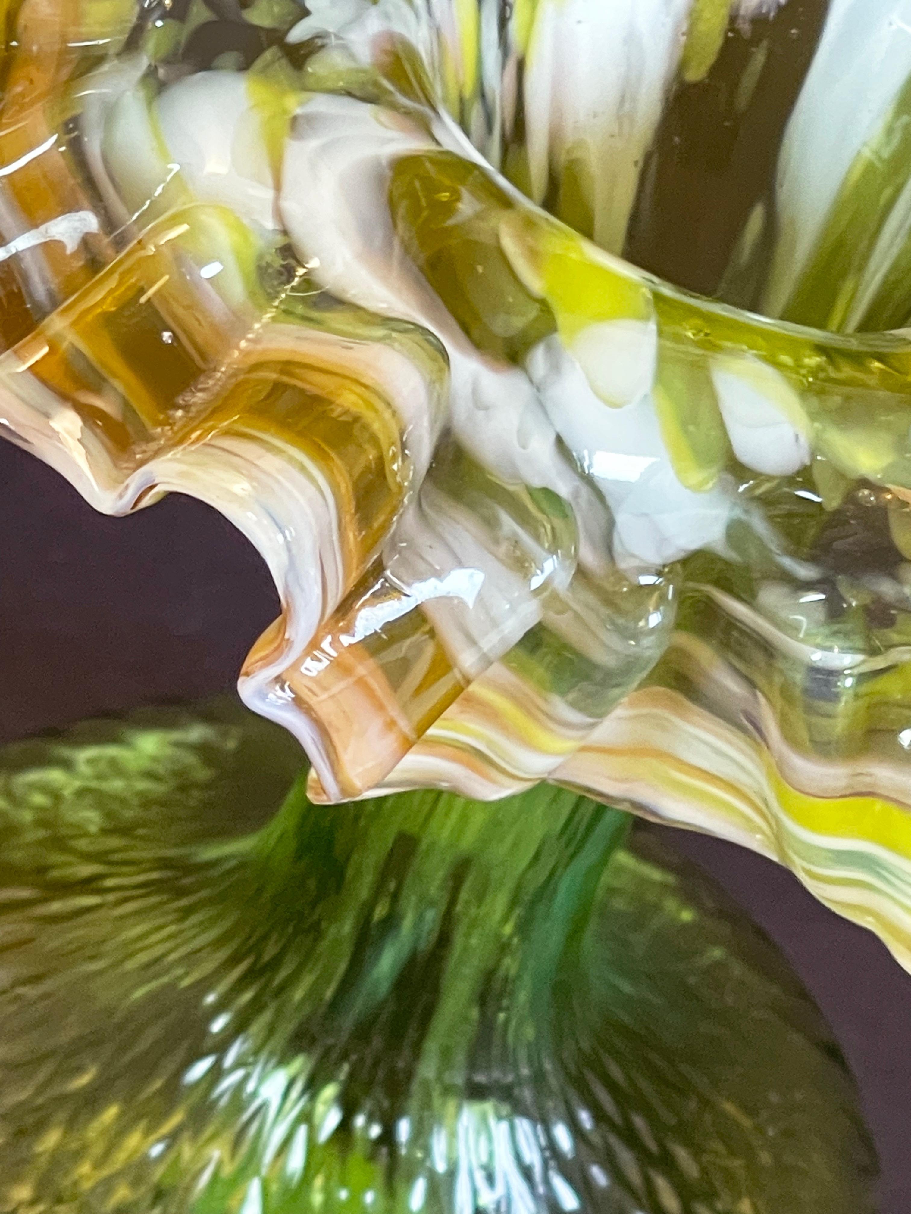 1900s Lush Art Nouveau Glass Vase 'Jack in the Pulpit' Cornucopia Confetti Tutu In Good Condition For Sale In Andernach, DE