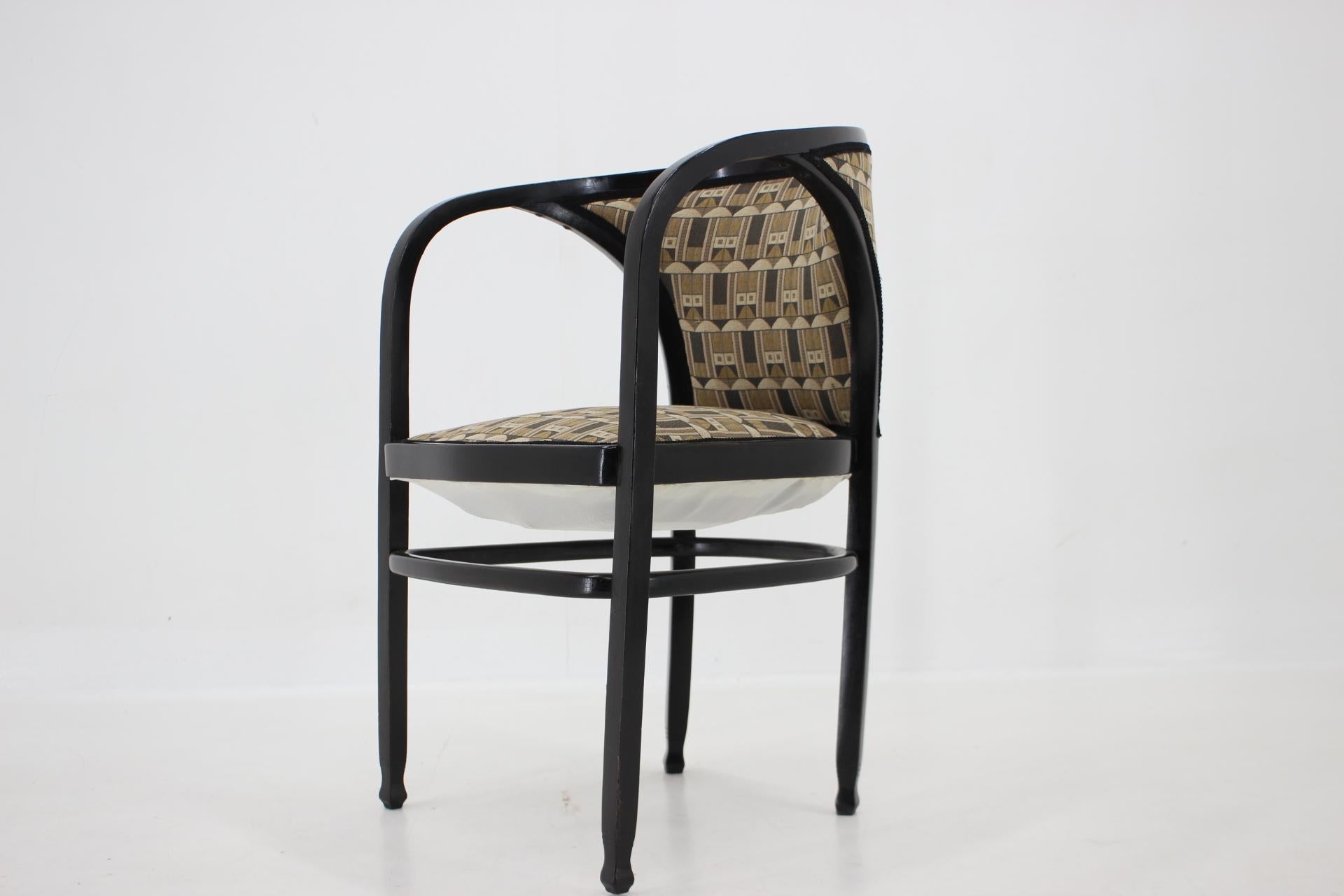 - newly upholstered in Backhausen fabric 
- carefully refurbished and finished with ebony shellac
- Height of seat 47 cm.