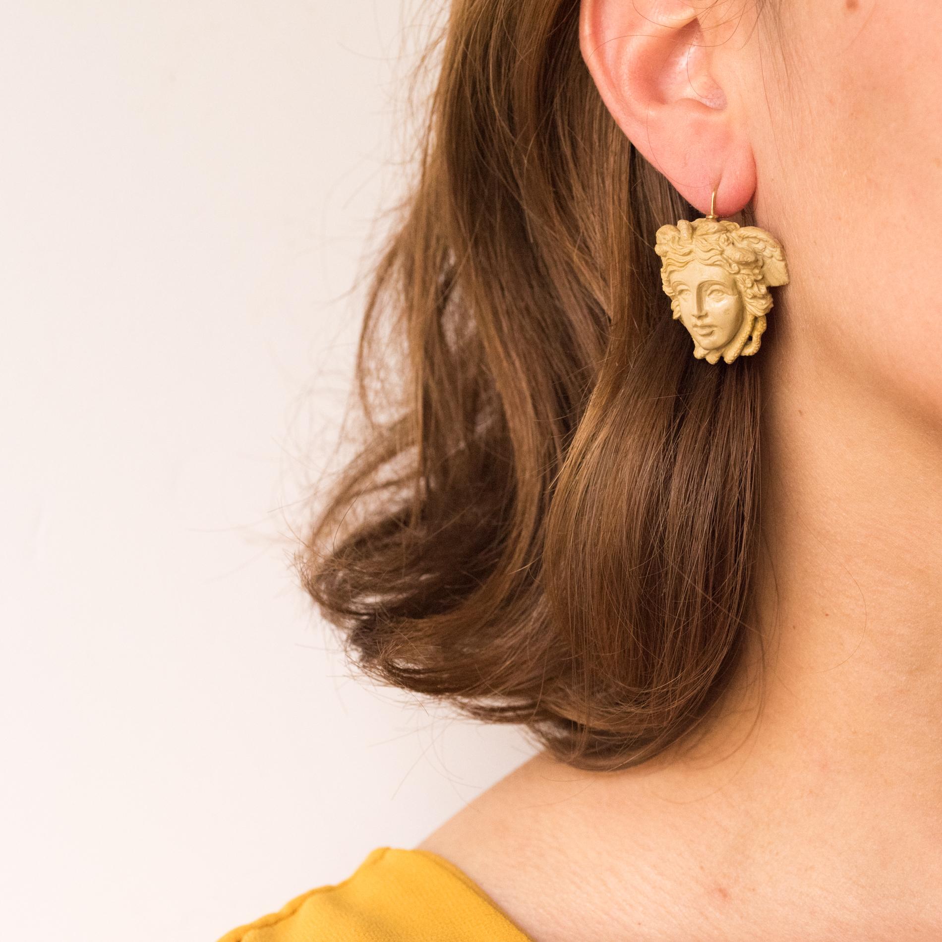 For pierced ears.
Earrings in 14 karats yellow gold.
Important antique earrings, they are made of a lava stone cameo representing Medusa. Made with precision, each cameo is engraved on its front and back, paying tribute to the realism of the