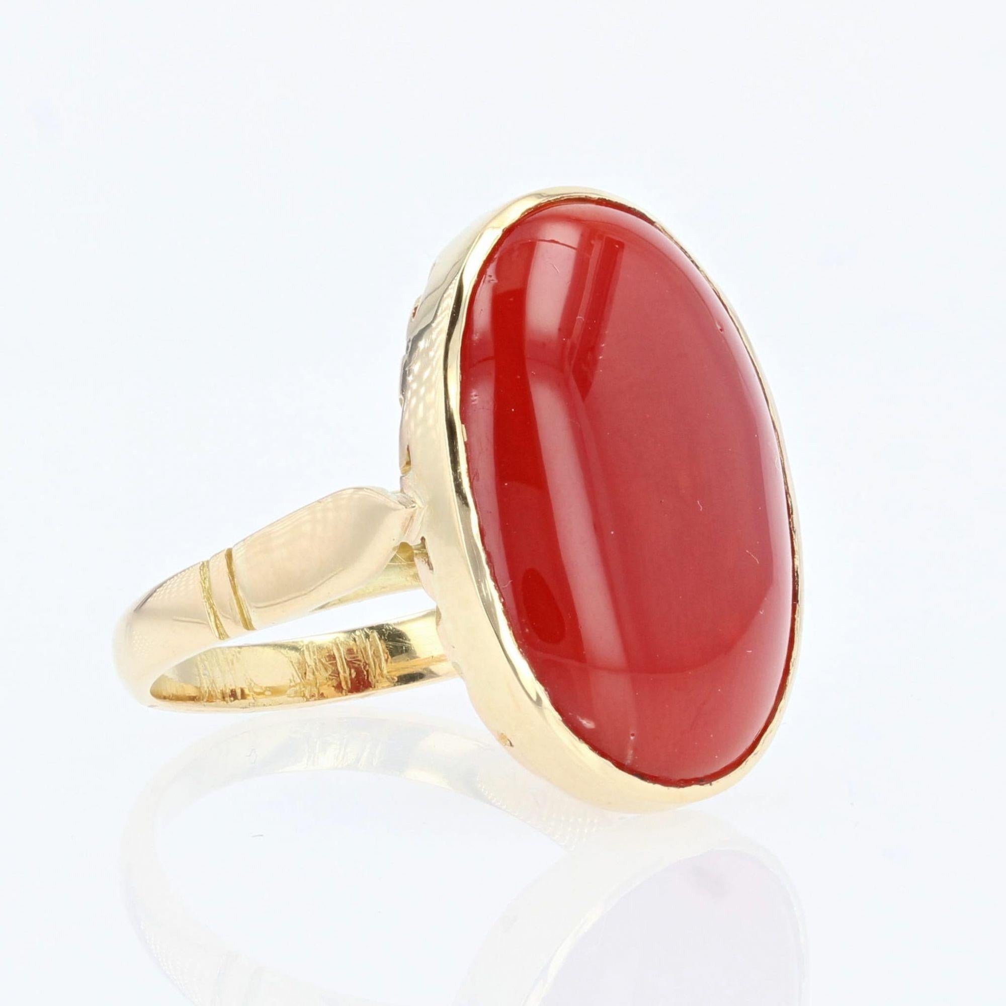 1900s Natural Japanese Blood Red Coral 18 Karat Yellow Gold Ring In Excellent Condition For Sale In Poitiers, FR