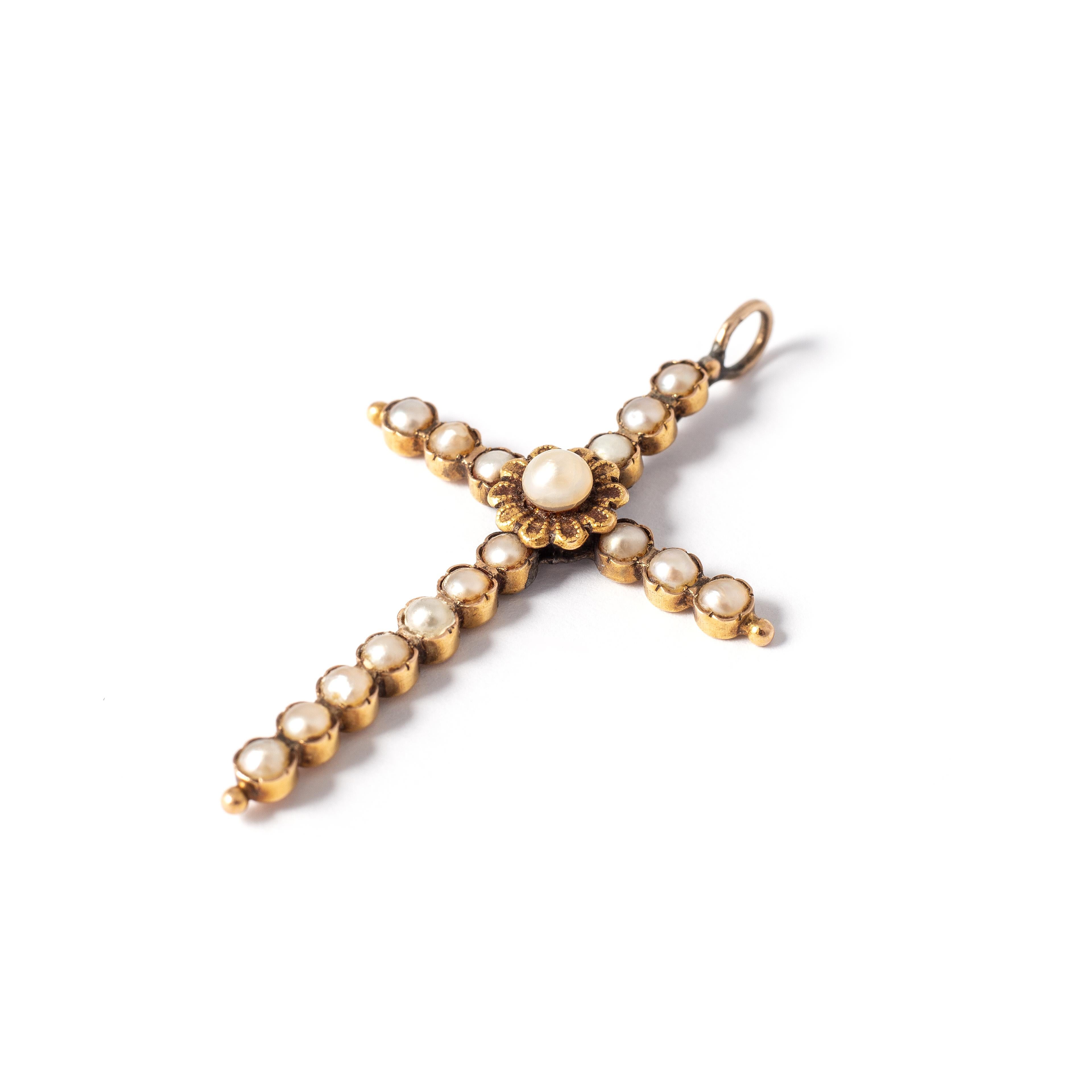 1900s Natural Pearl and Gold Cross Pendant In Excellent Condition In Geneva, CH