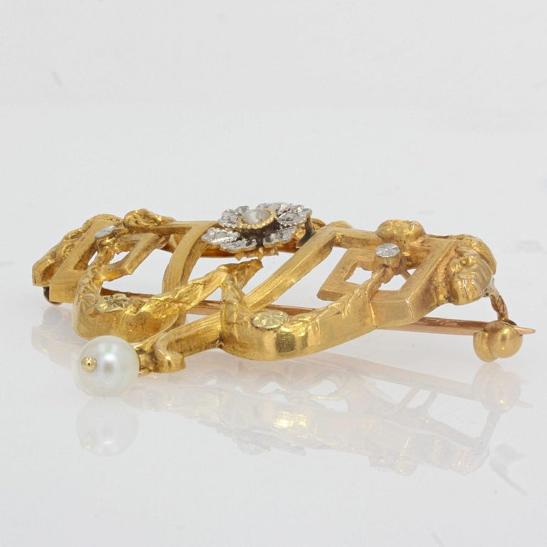 1900s Natural Pearl Diamonds 18 Karat Yellow Gold Brooch Pendant For Sale 4