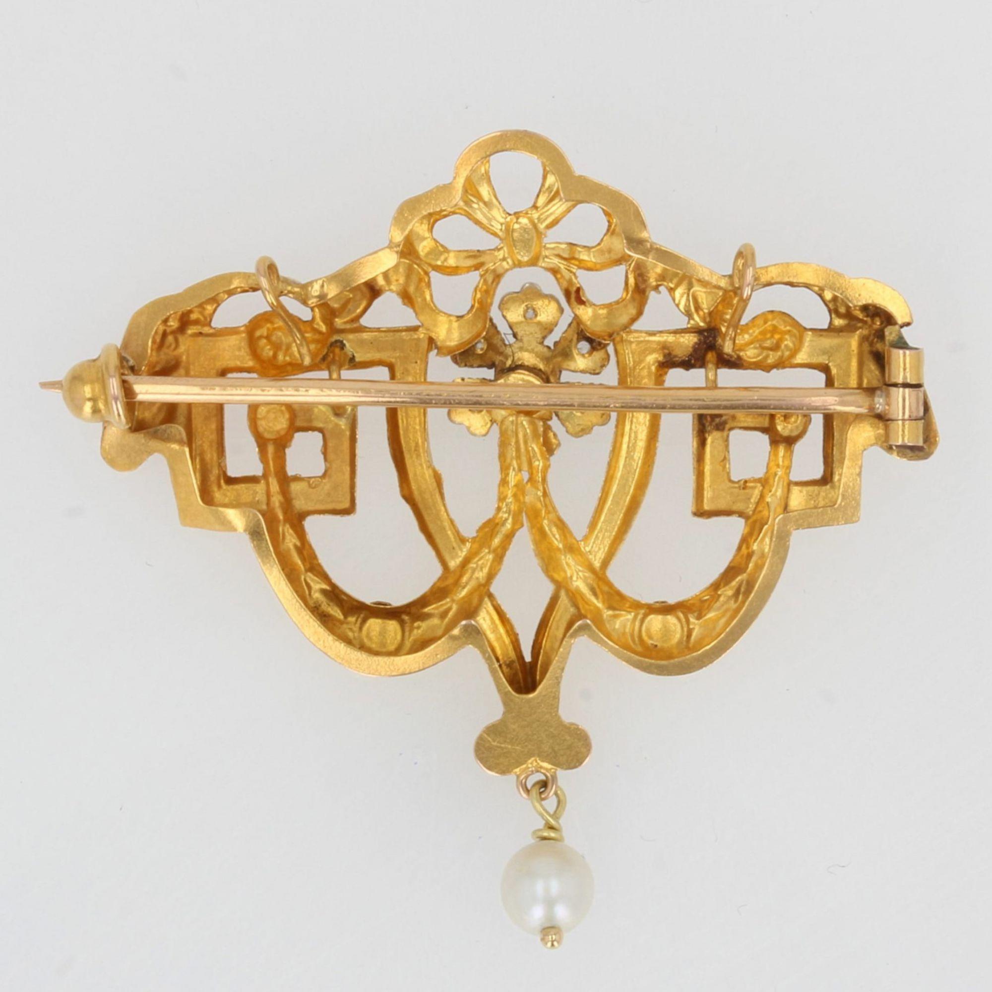Women's 1900s Natural Pearl Diamonds 18 Karat Yellow Gold Brooch Pendant