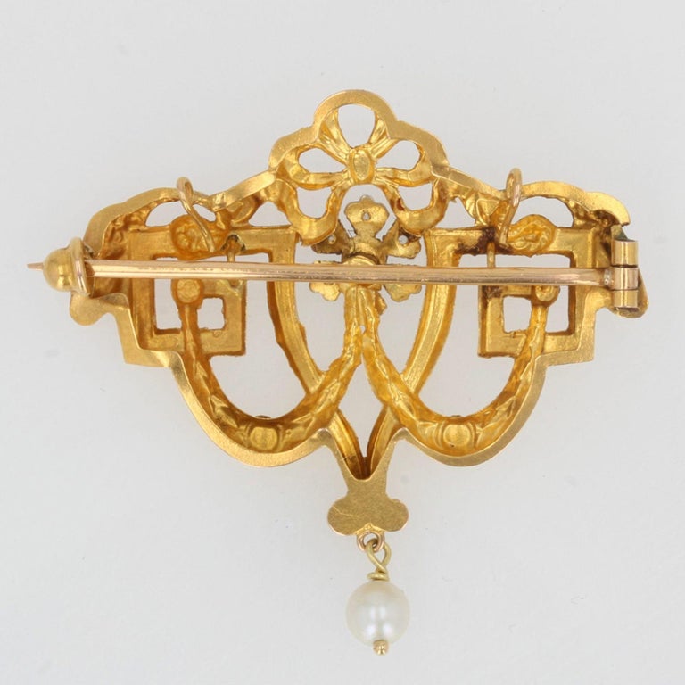 Women's 1900s Natural Pearl Diamonds 18 Karat Yellow Gold Brooch Pendant For Sale