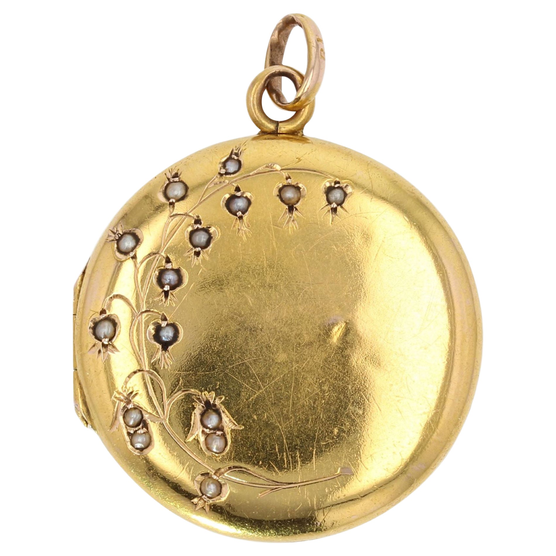 1900s Natural Pearls Lily of The Valley 18 Karat Yellow Gold Medallion Locket