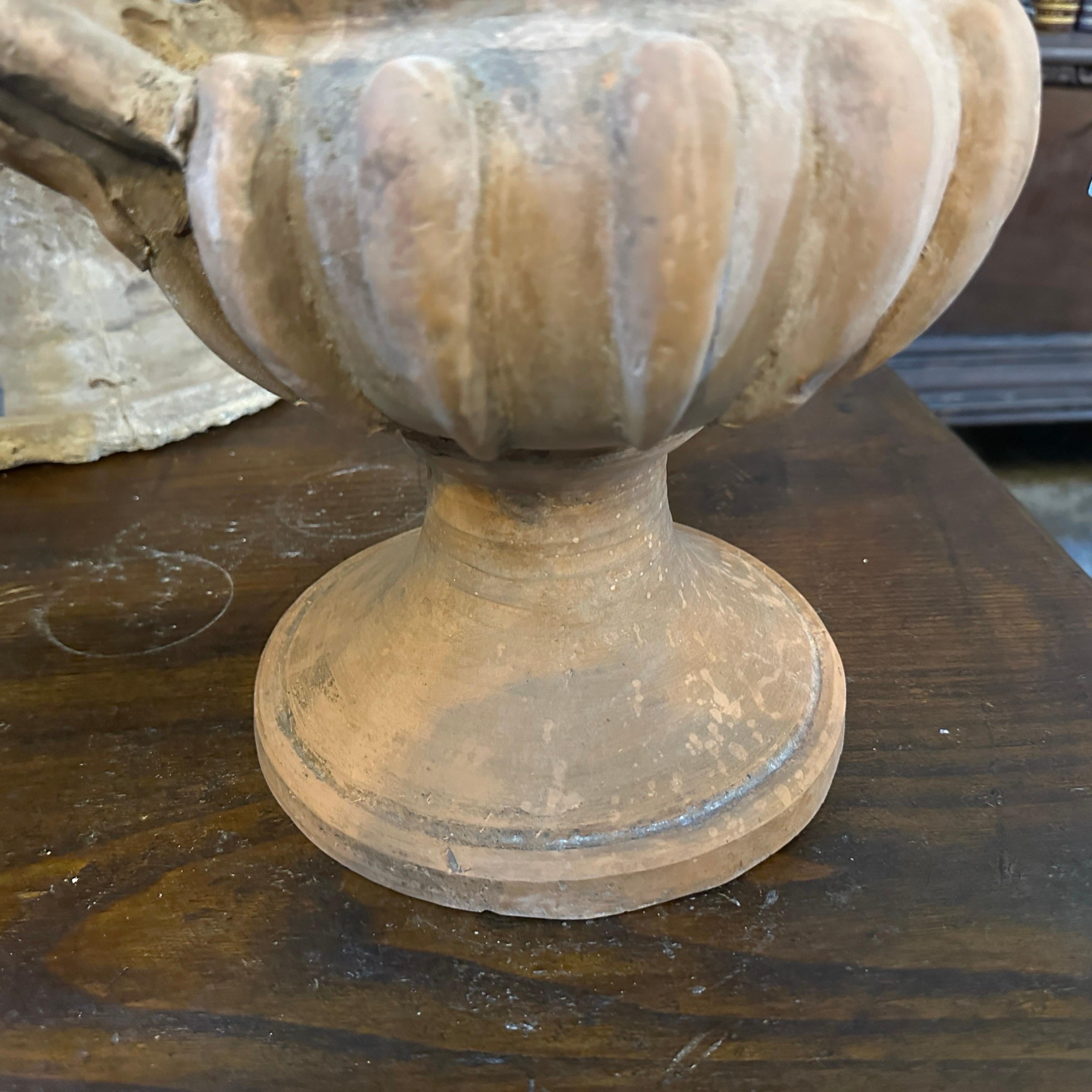 Vaso a cratere italiano in terracotta neo-classico del 1900 in vendita 5
