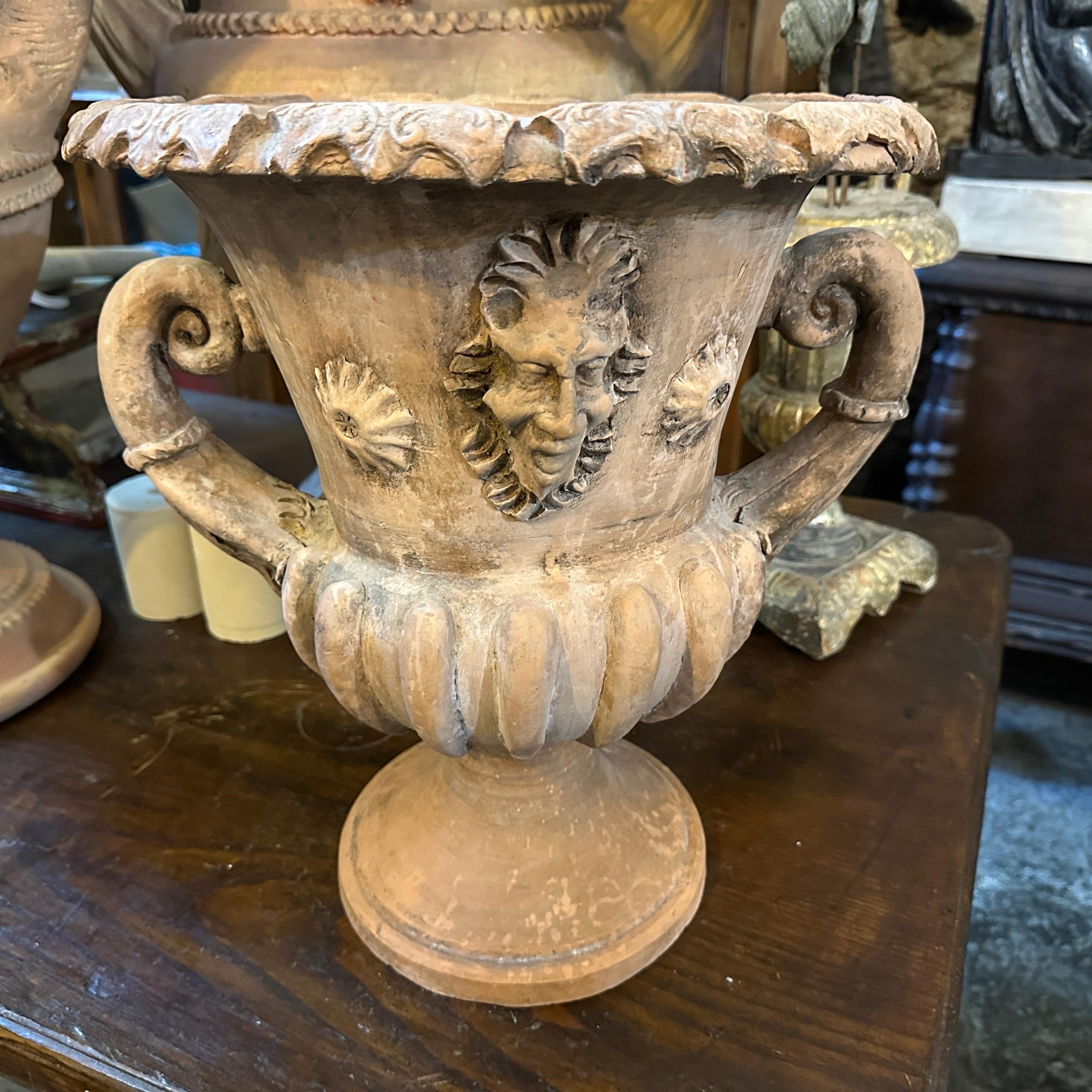 Neoclassico Vaso a cratere italiano in terracotta neo-classico del 1900 in vendita