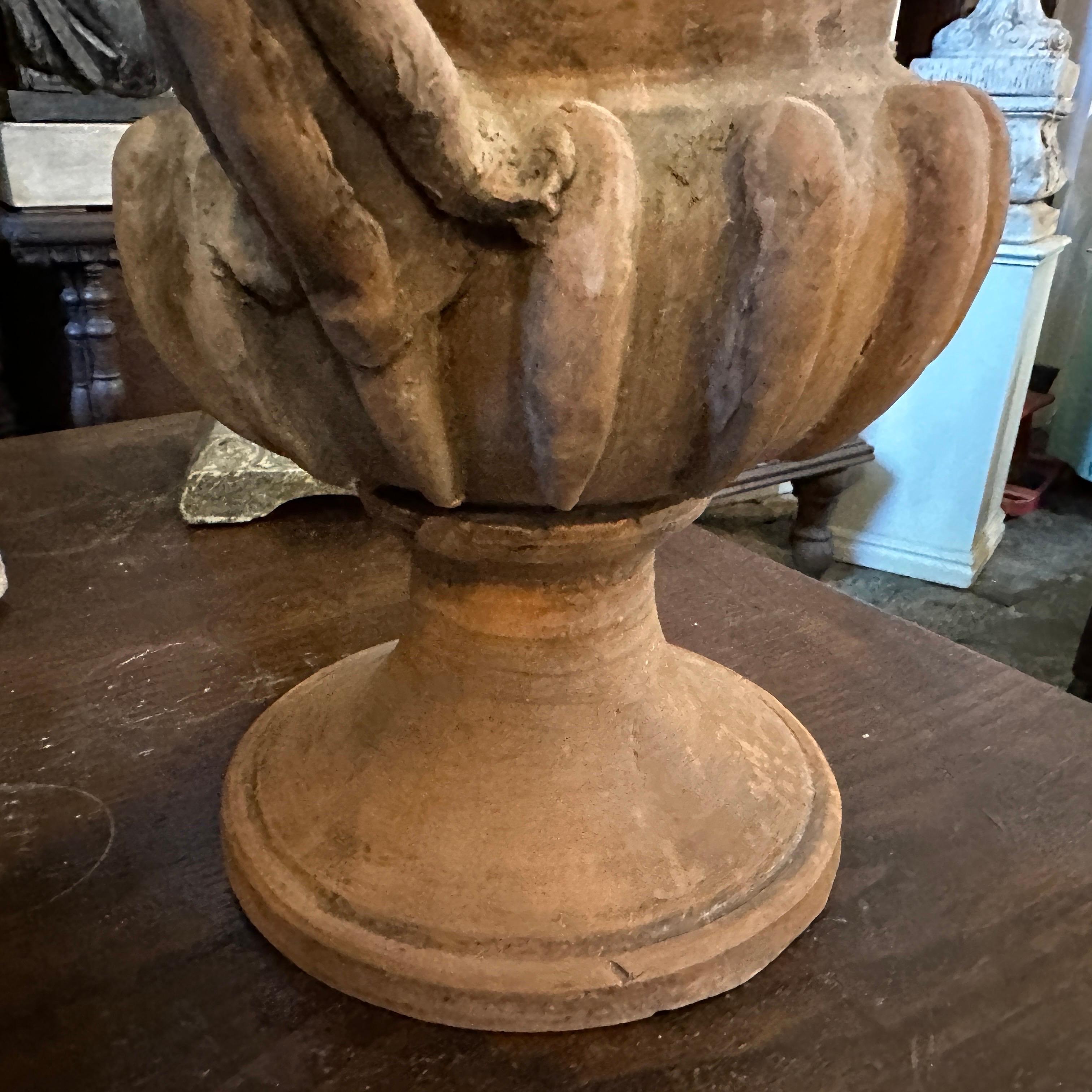 Italiano Vaso a cratere italiano in terracotta neo-classico del 1900 in vendita
