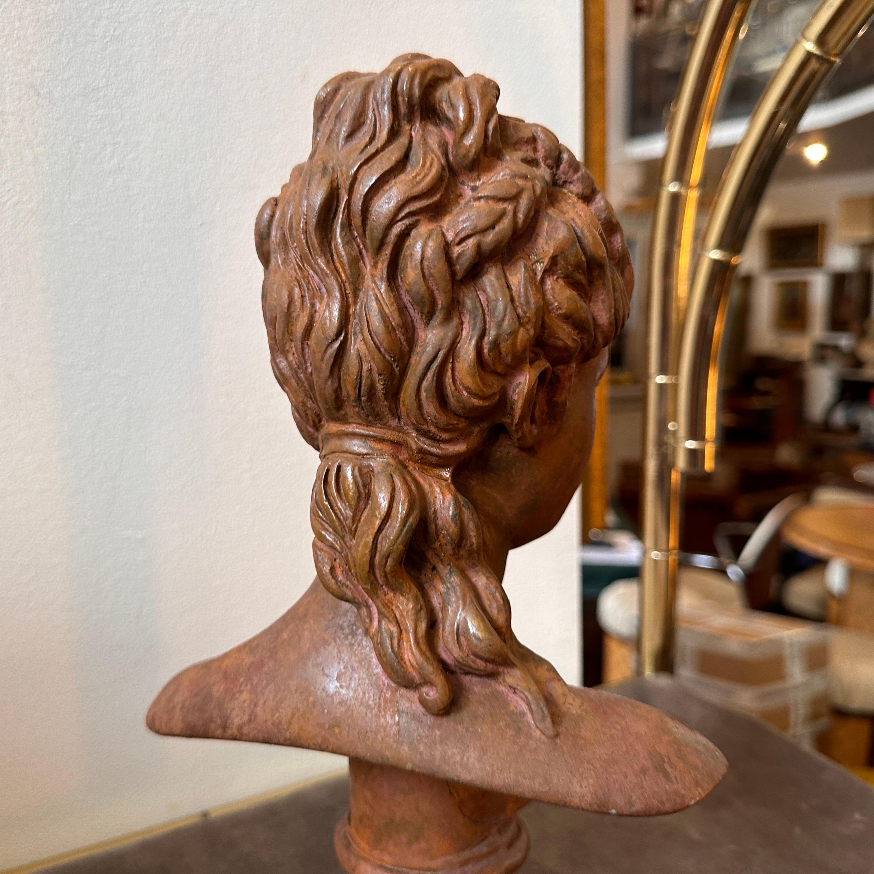 1900s Neoclassical Red Brick Patina Metal Italian Bust of a Woman In Good Condition For Sale In Catania, Sicilia