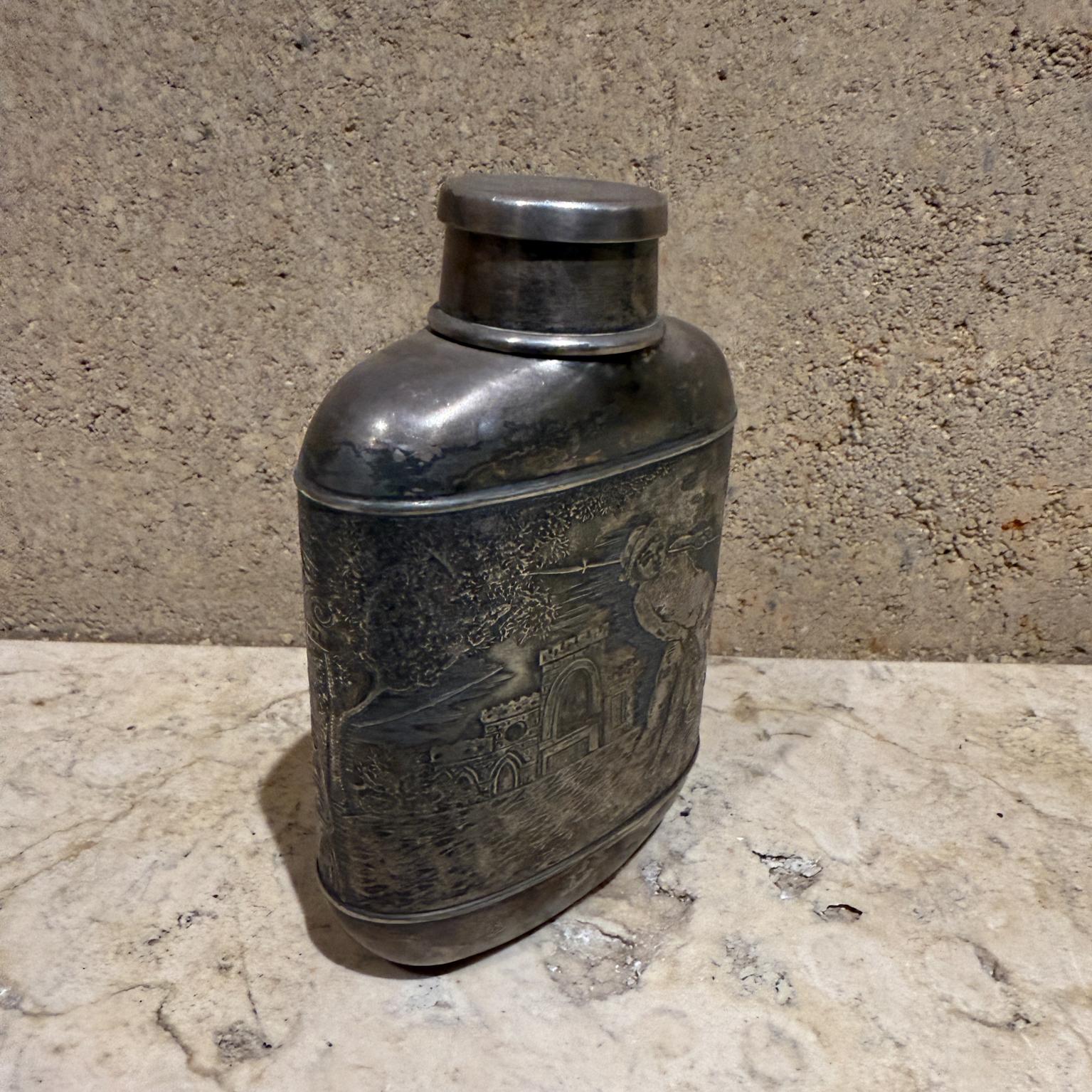 Fiaschetta e tazza da liquore inglese del 1900 In condizioni buone in vendita a Chula Vista, CA