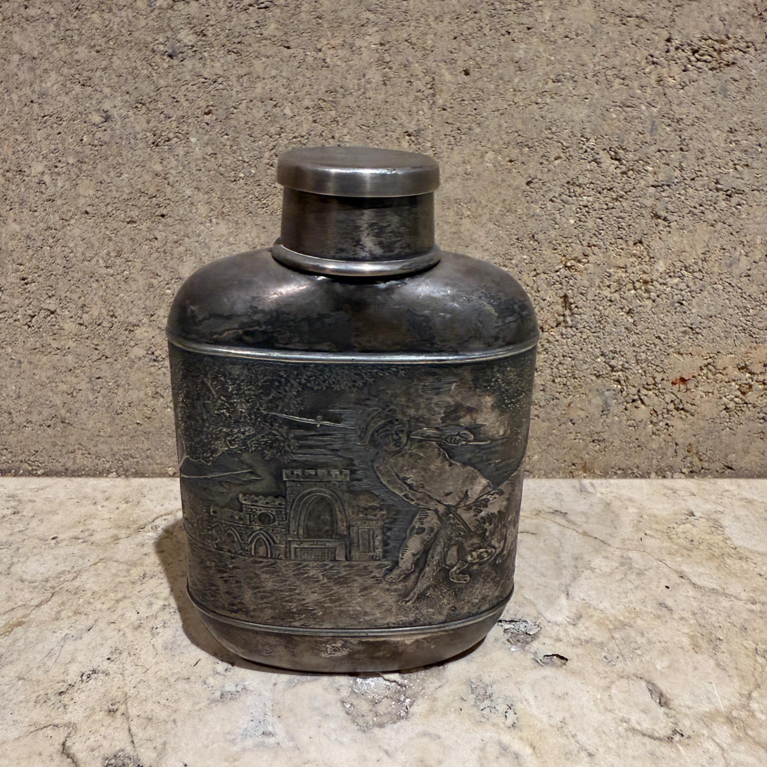 XX secolo Fiaschetta e tazza da liquore inglese del 1900 in vendita