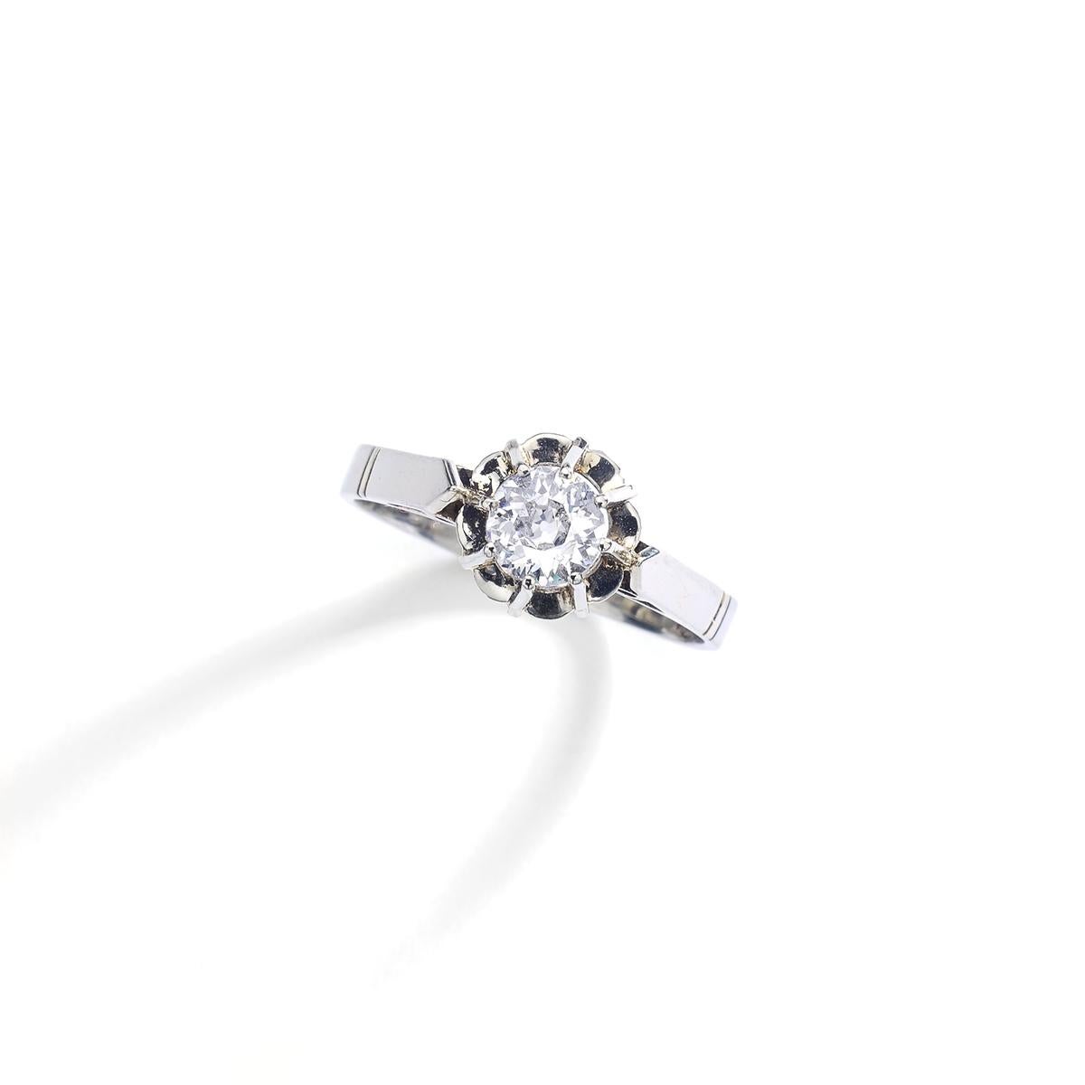 Antique white gold Solitaire centered by an Old mine cut Diamond 0.45 carat.
French assay marks.
Circa 1900.
Ring size: 6 1/2 US.