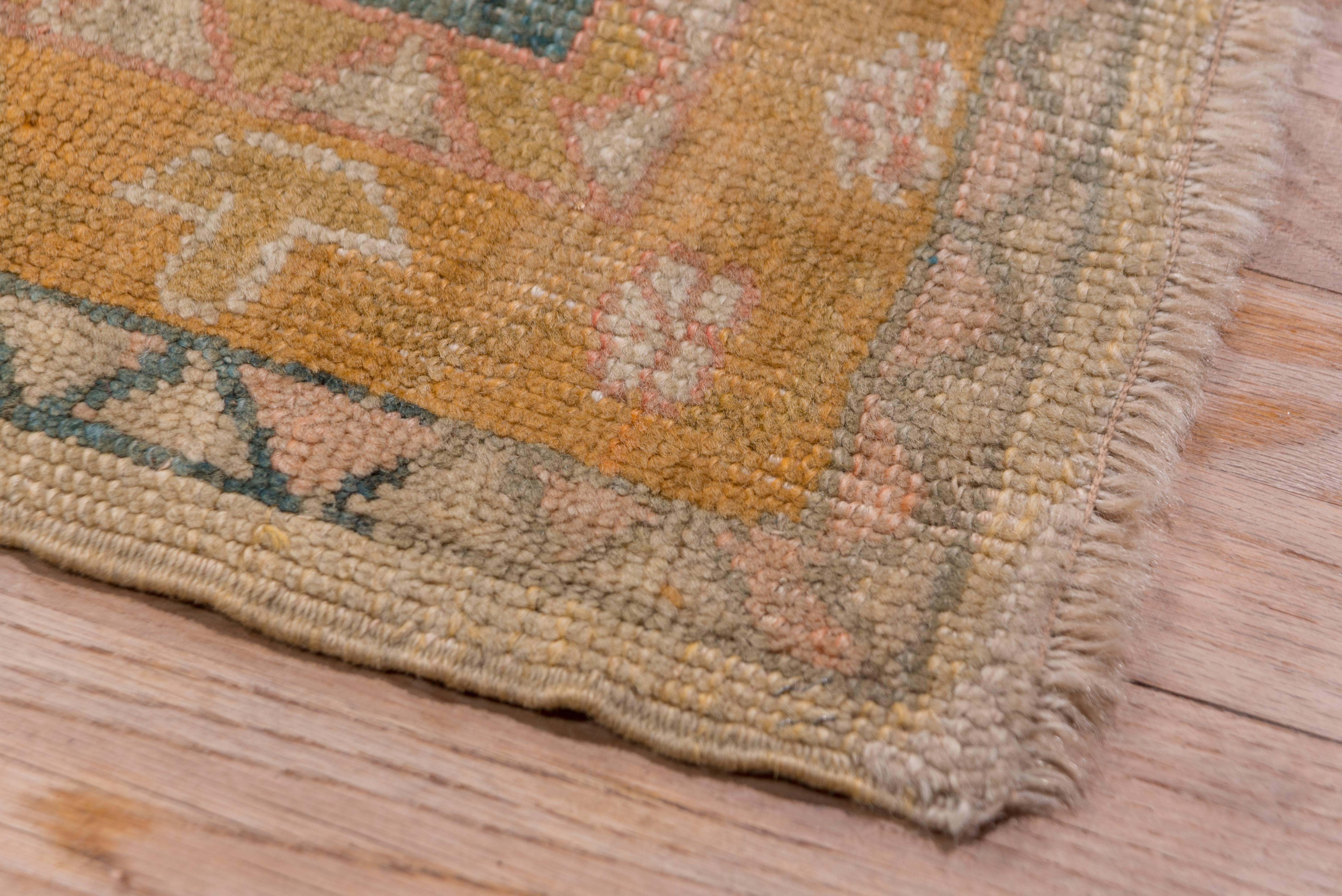 Early 20th Century 1900s Oushak Carpet For Sale