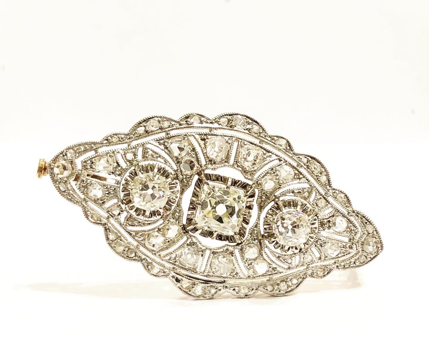 Antique 1900's oval diamond, platinum 18 karat yellow gold brooch.
This stunning, fine and impressive diamond brooch has been crafted in platinum and gold.
Pierced decorated, oval shaped brooch is ornamented with Old European round cut
