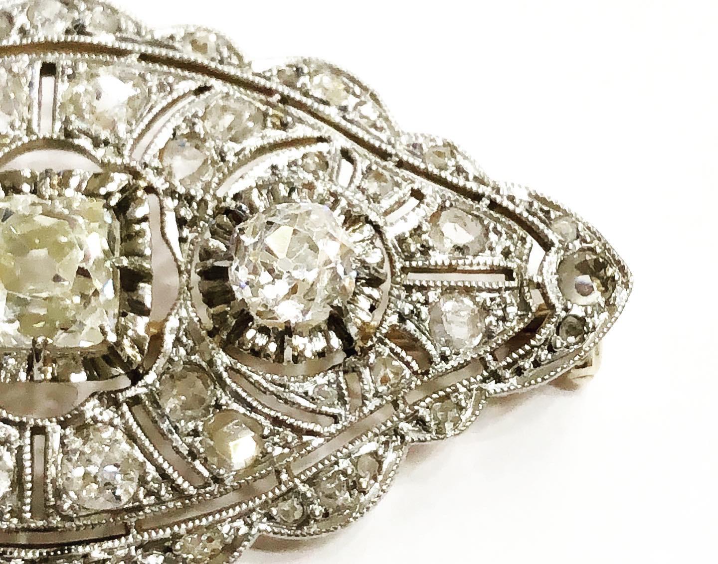 1900s Oval Diamond Filigree Platinum Yellow Gold Brooch 1