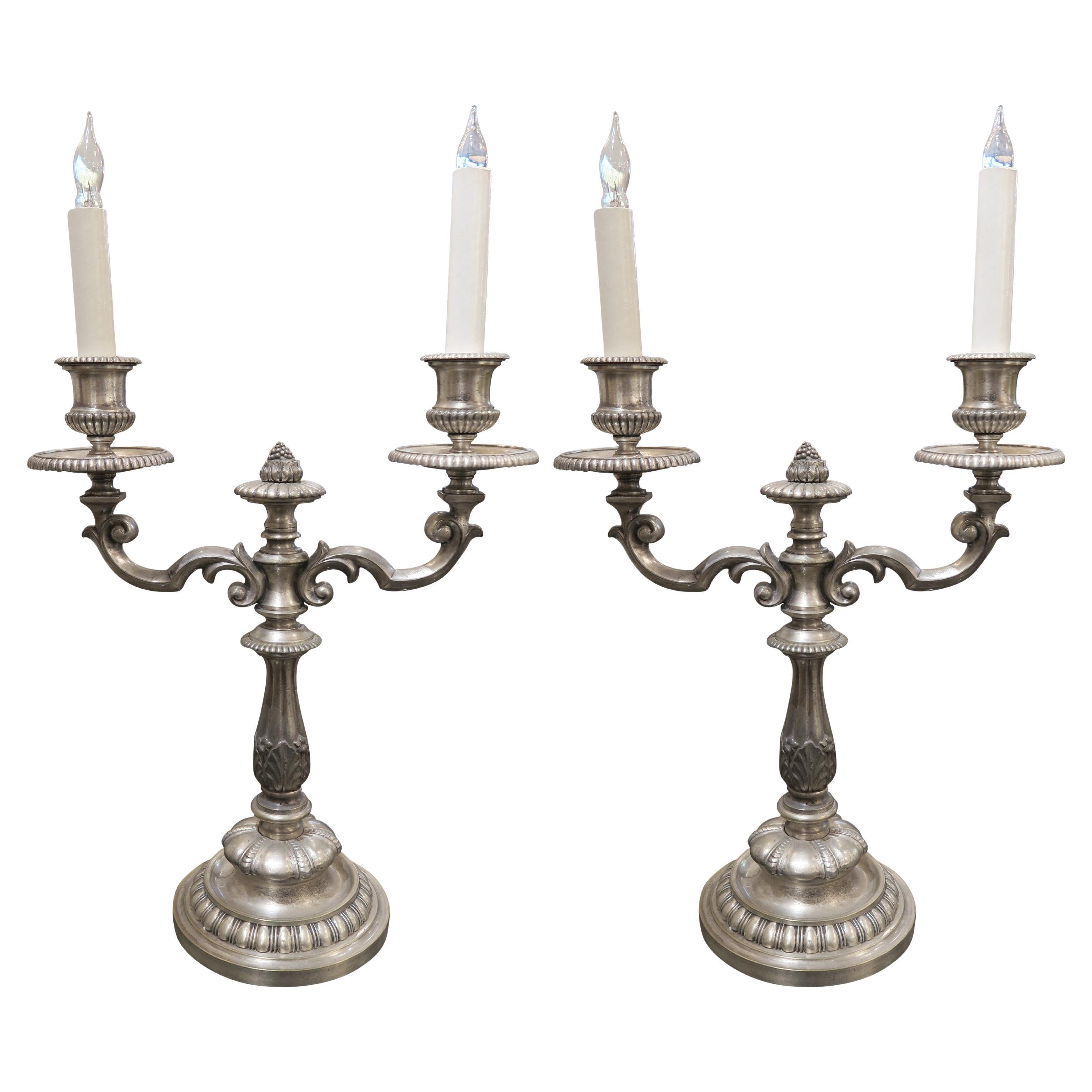 Coppia di lampade da tavolo EF Caldwell in bronzo argentato del 1900 2 luci ciascuna