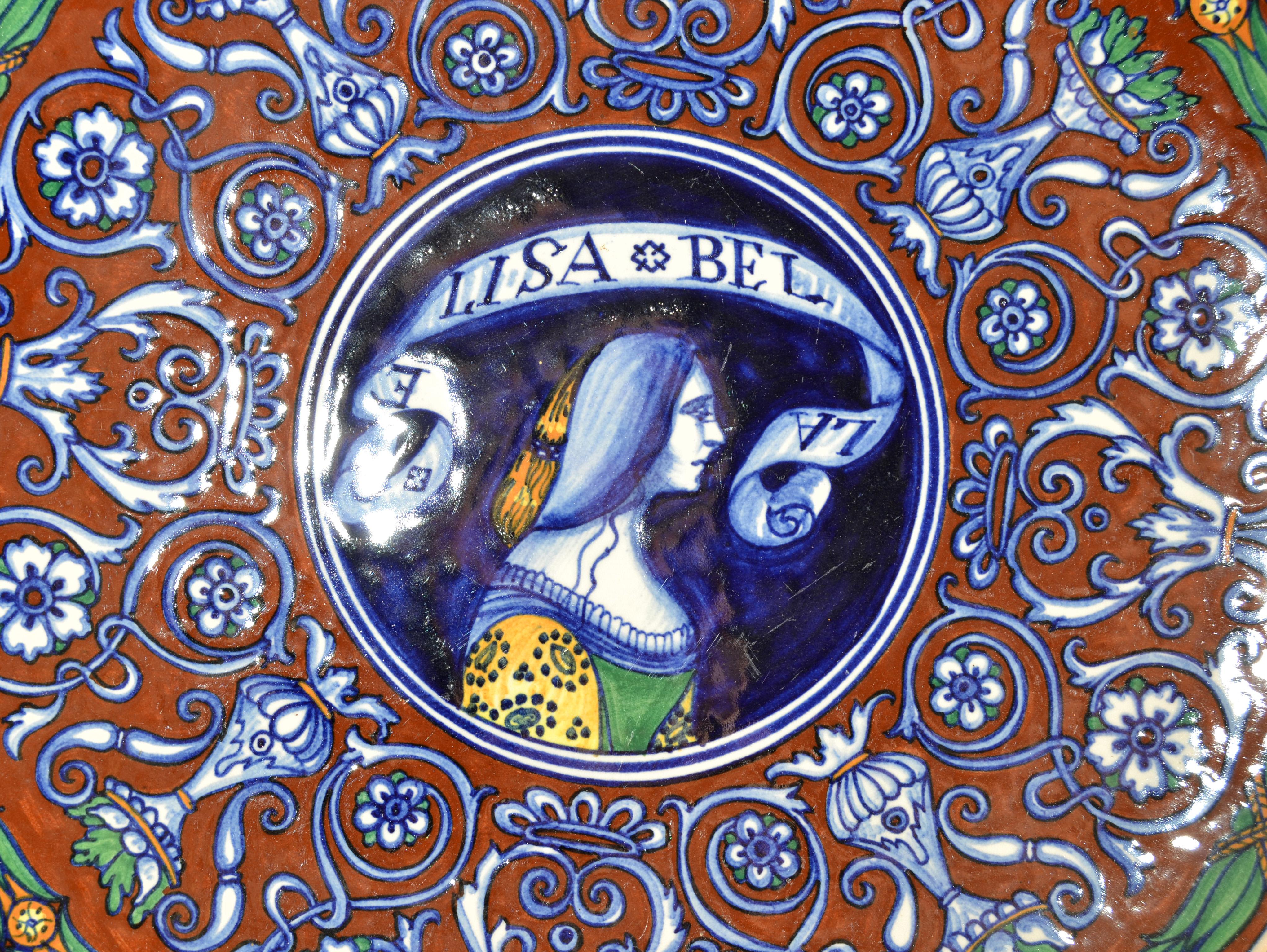 1900er Paar, FAENZA Italien Renaissance Revival bemalte Majolika Wandteller signiert (Handbemalt) im Angebot