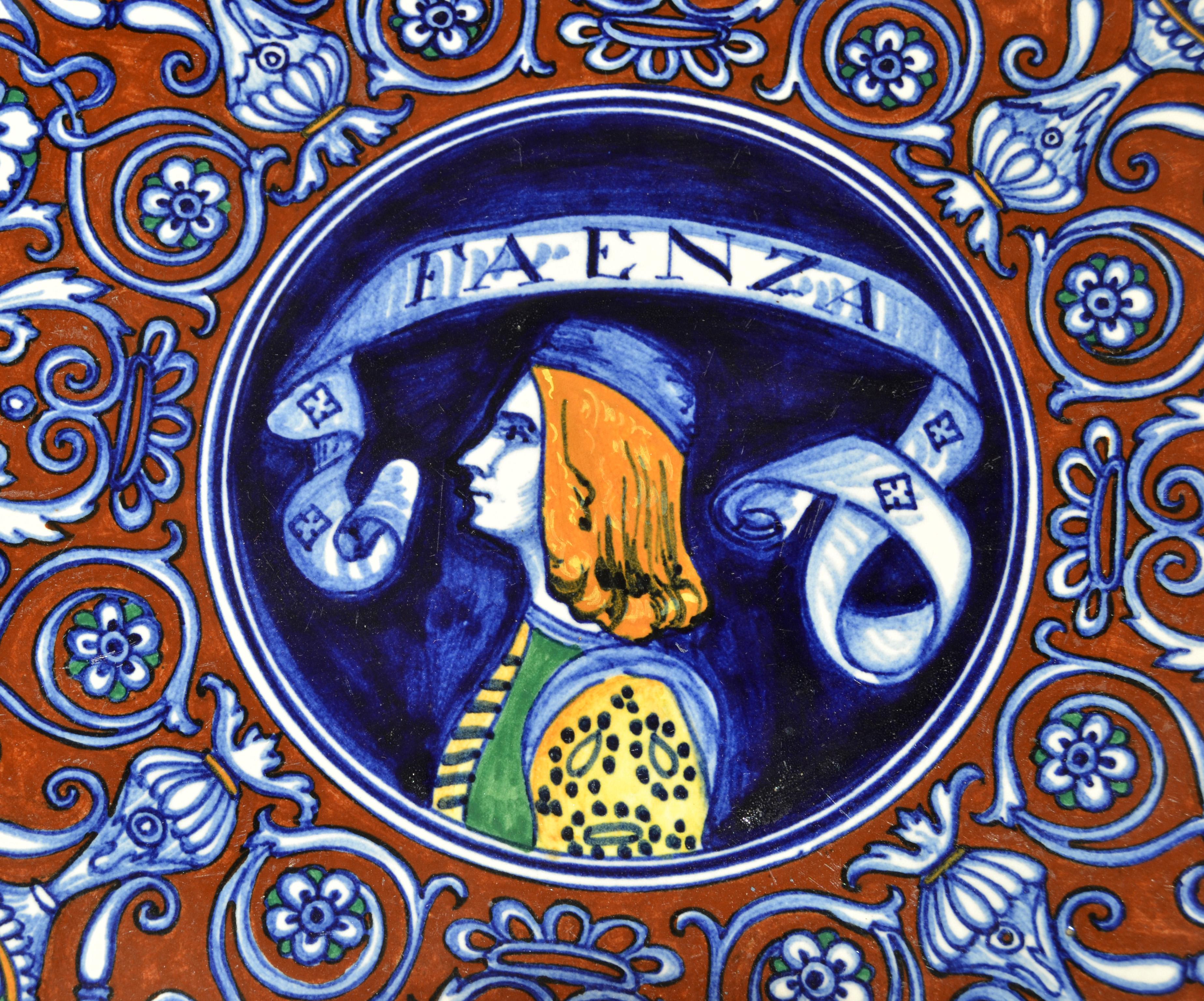 1900er Paar, FAENZA Italien Renaissance Revival bemalte Majolika Wandteller signiert im Zustand „Gut“ im Angebot in Miami, FL