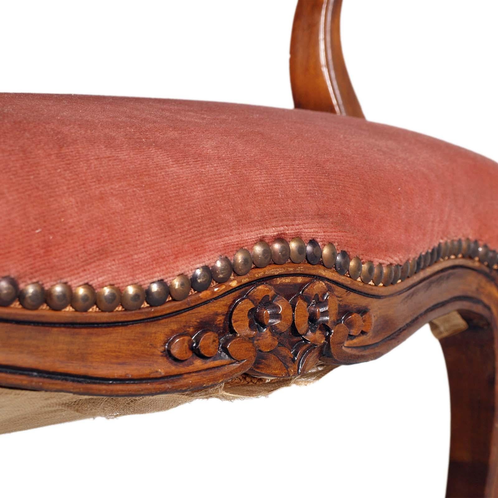 1900 Coppia di poltrone Luigi XV barocche di Venezia, in noce intagliato con motivo floreale in vendita 1