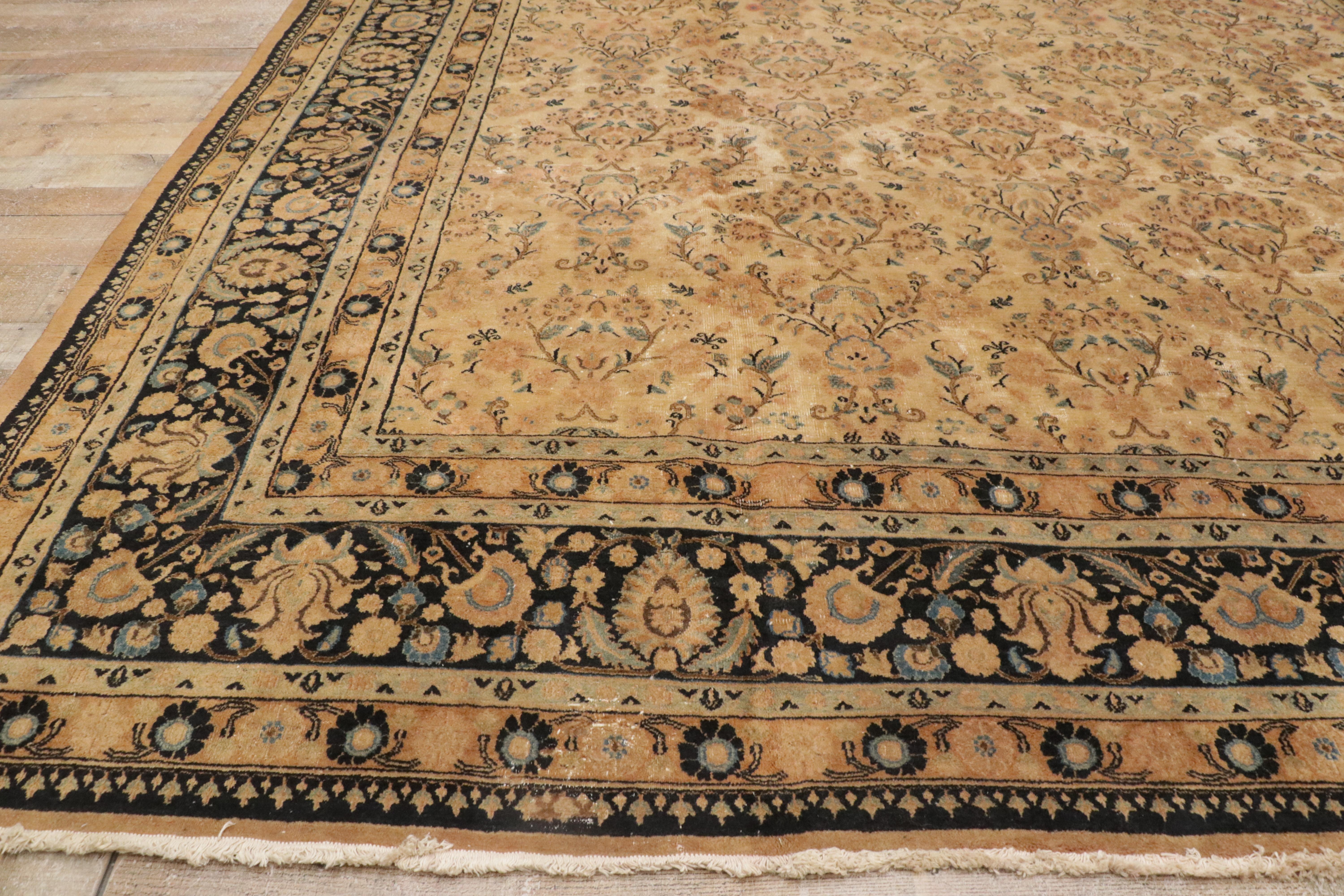 Tapis persan Mashhad des années 1900 avec style européen traditionnel en vente 3