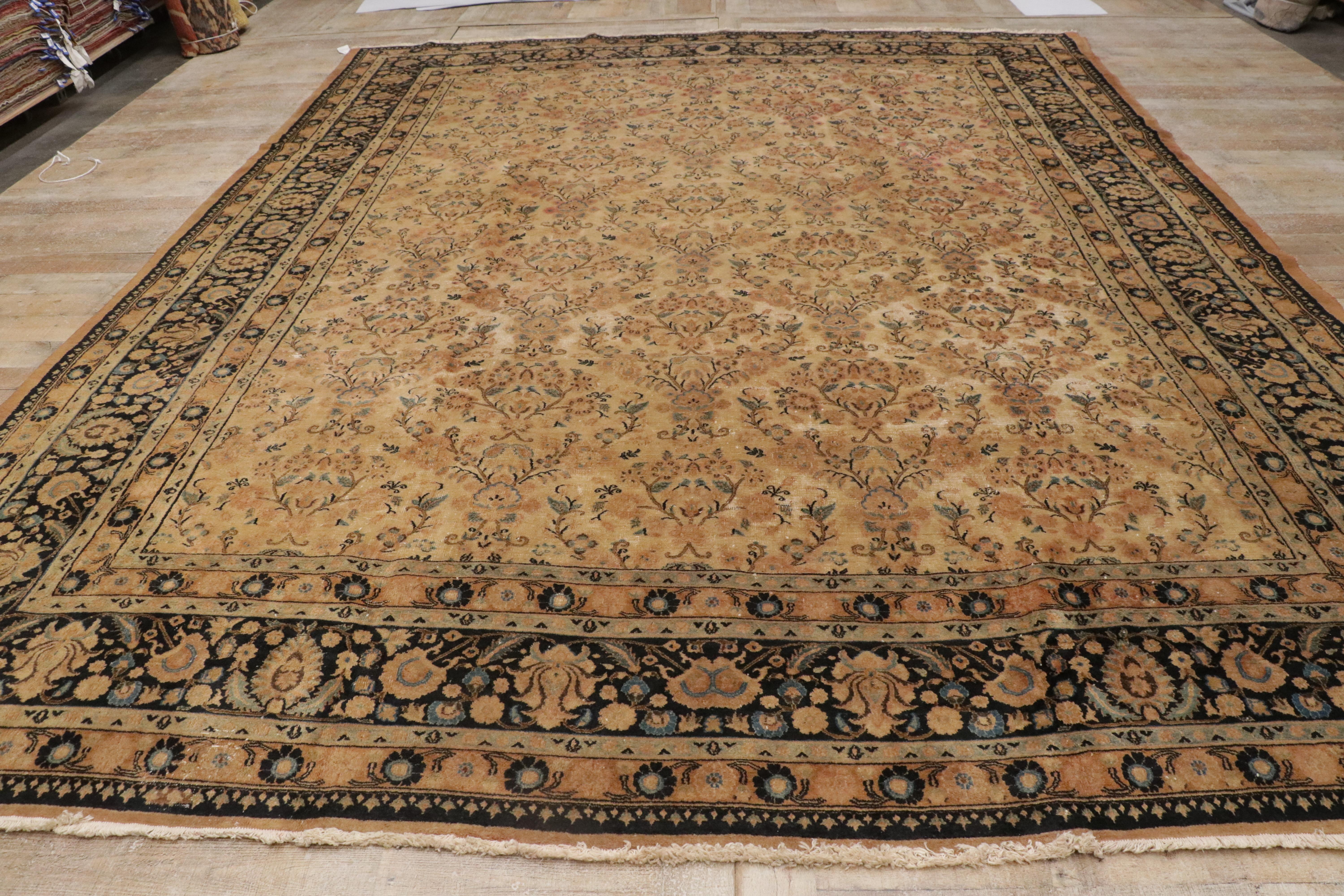 Tapis persan Mashhad des années 1900 avec style européen traditionnel en vente 4