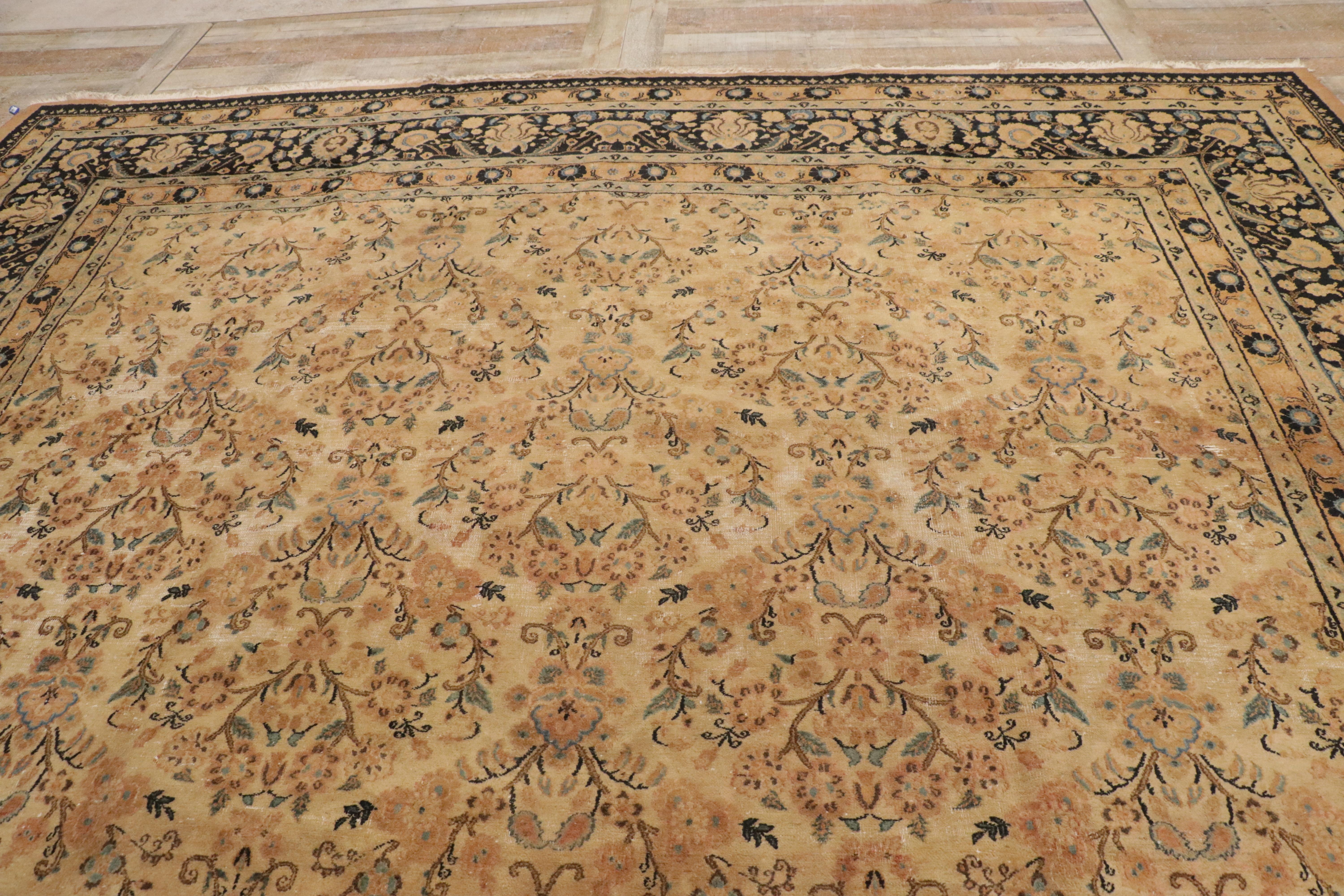 Tapis persan Mashhad des années 1900 avec style européen traditionnel en vente 5